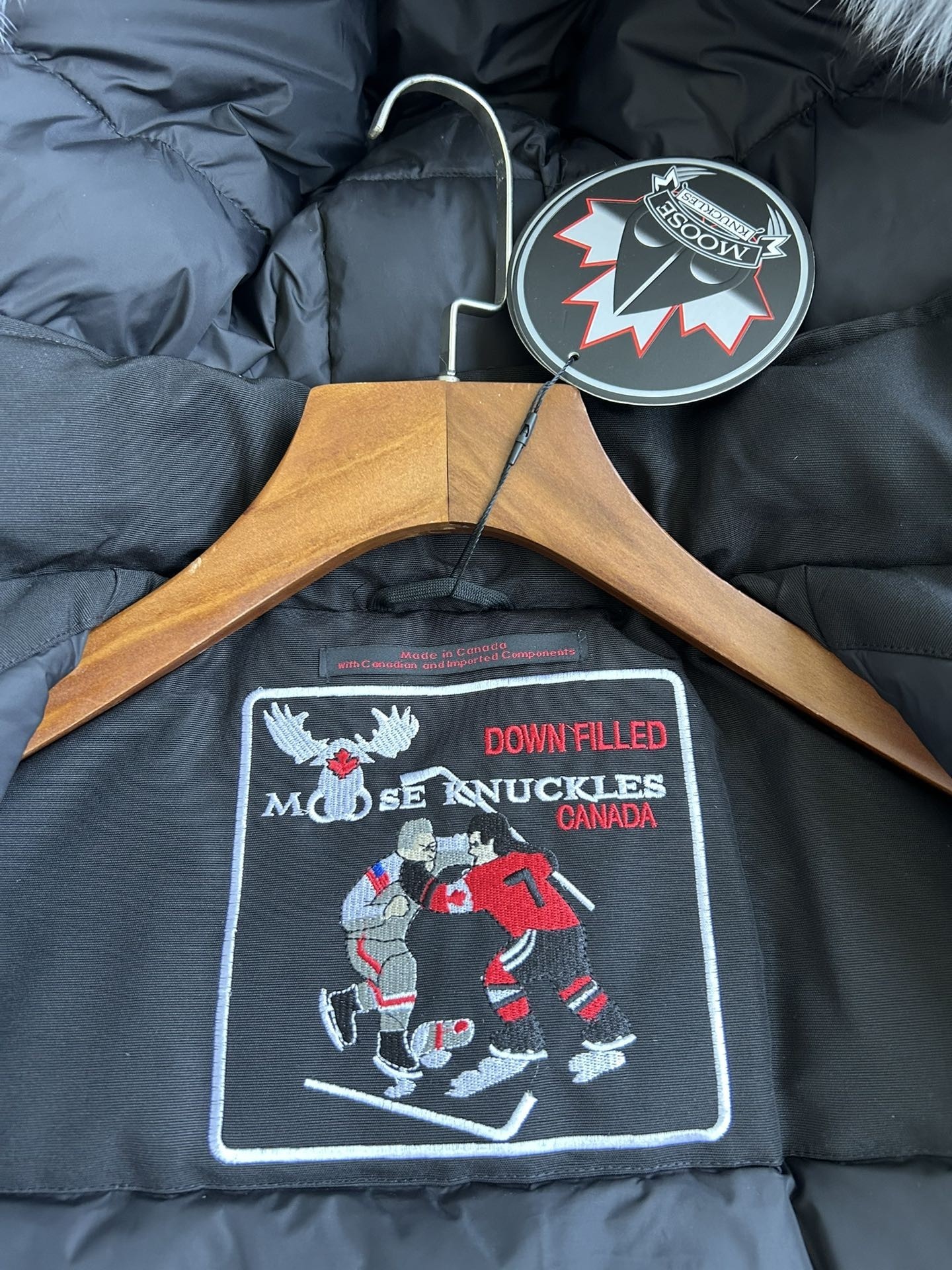 【MOOSE KNUCKLES 公式旗艦店】レディース ロングダウンジャケット ご好評に付き再入荷！