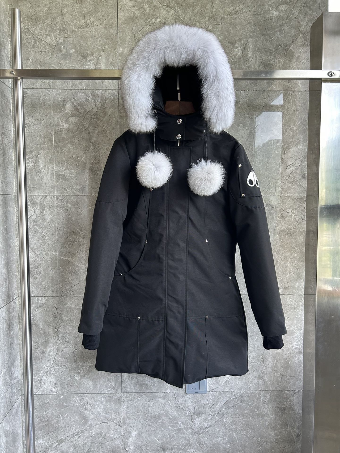 【MOOSE KNUCKLES 公式旗艦店】レディース ロングダウンジャケット ご好評に付き再入荷！