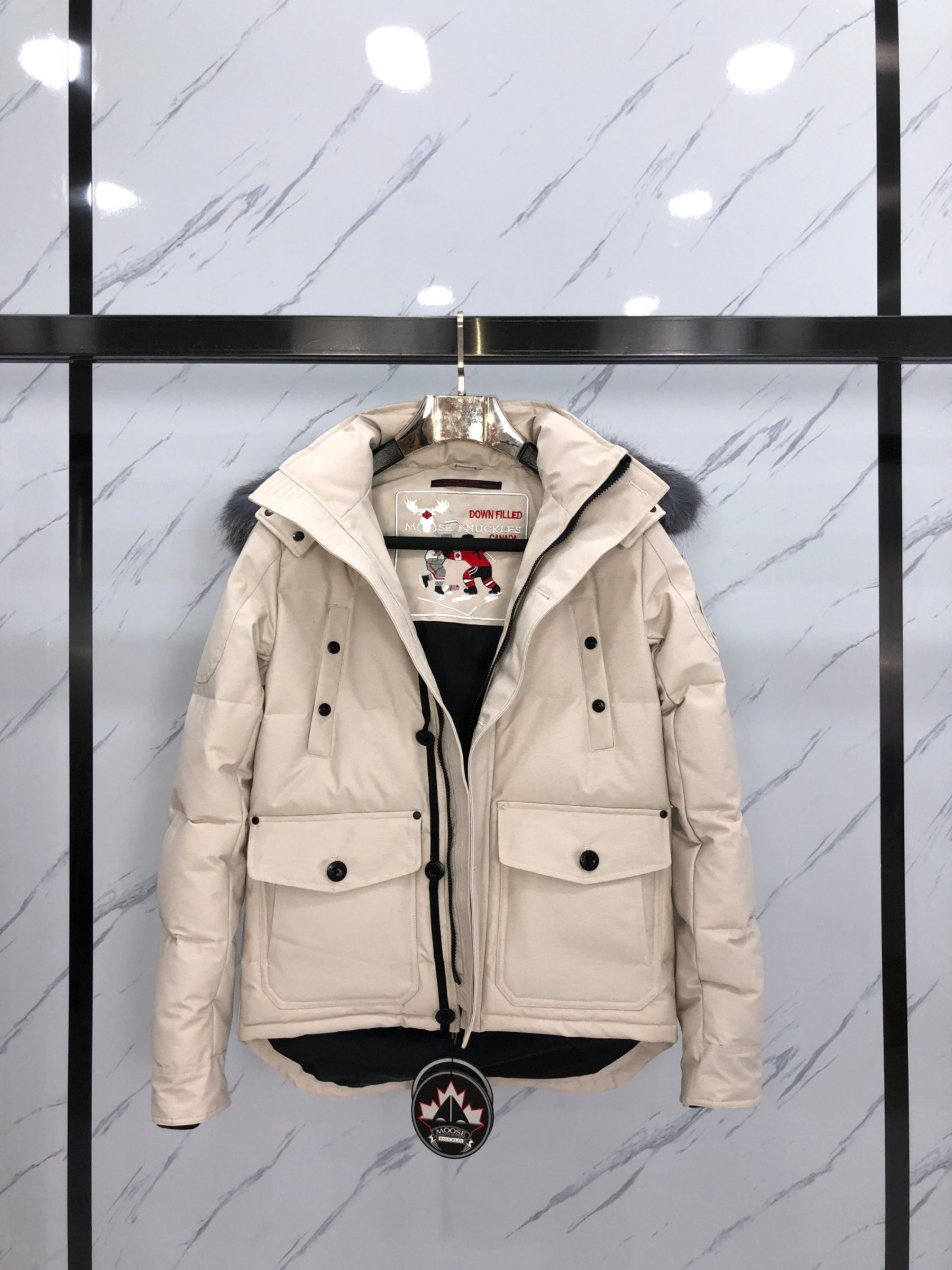 【MOOSE KNUCKLES 公式旗艦店】ダウンジャケット ご好評に付き再入荷！