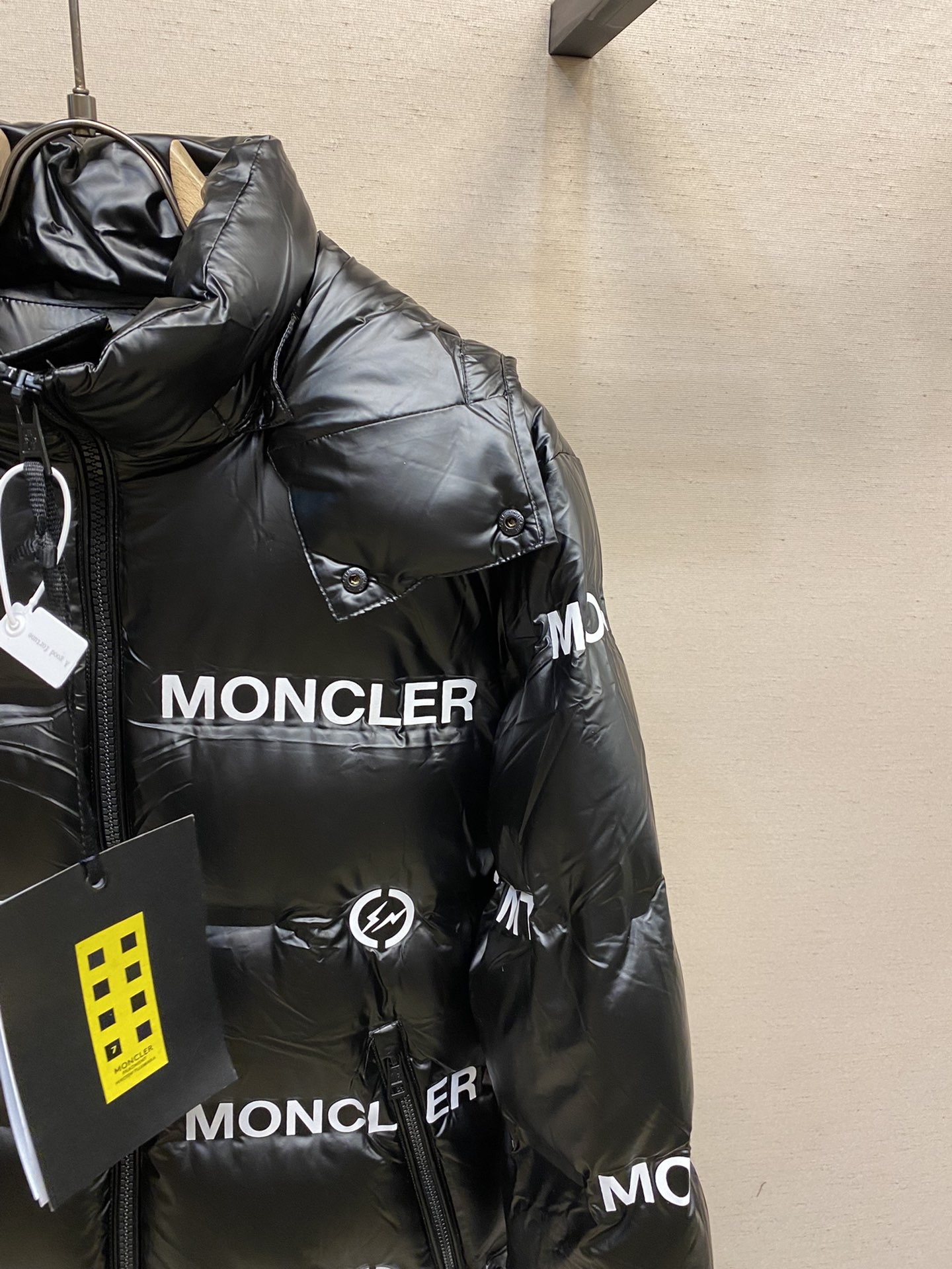 【MONCLER 公式旗艦店】モンクレール ダウンジャケット ご好評に付き再入荷！