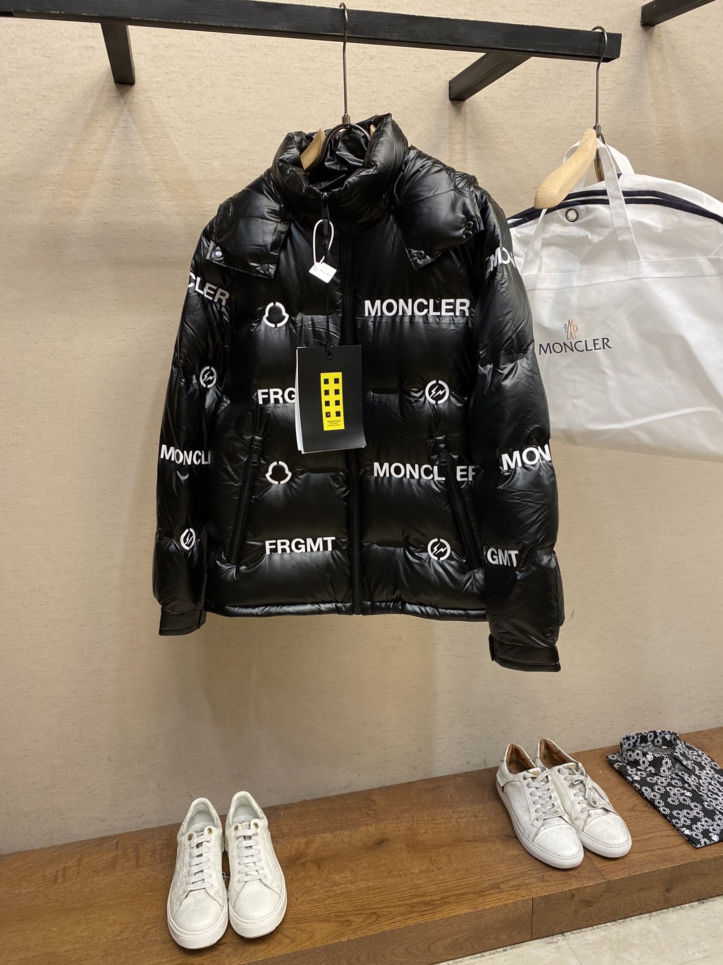 【MONCLER 公式旗艦店】モンクレール ダウンジャケット ご好評に付き再入荷！