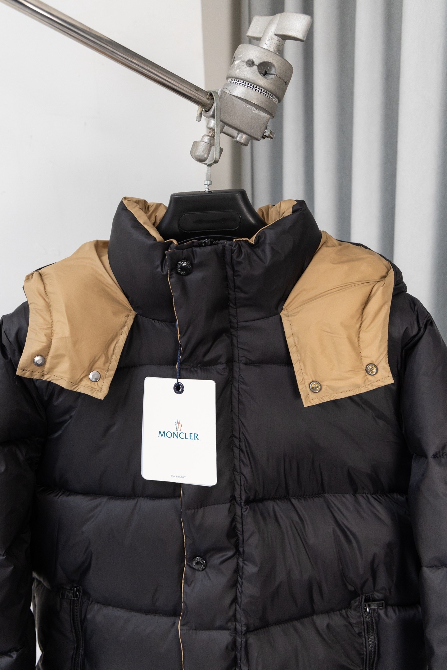 【MONCLER公式 旗艦店】モンクレール ダウンジャケット、ご好評に付き再入荷！