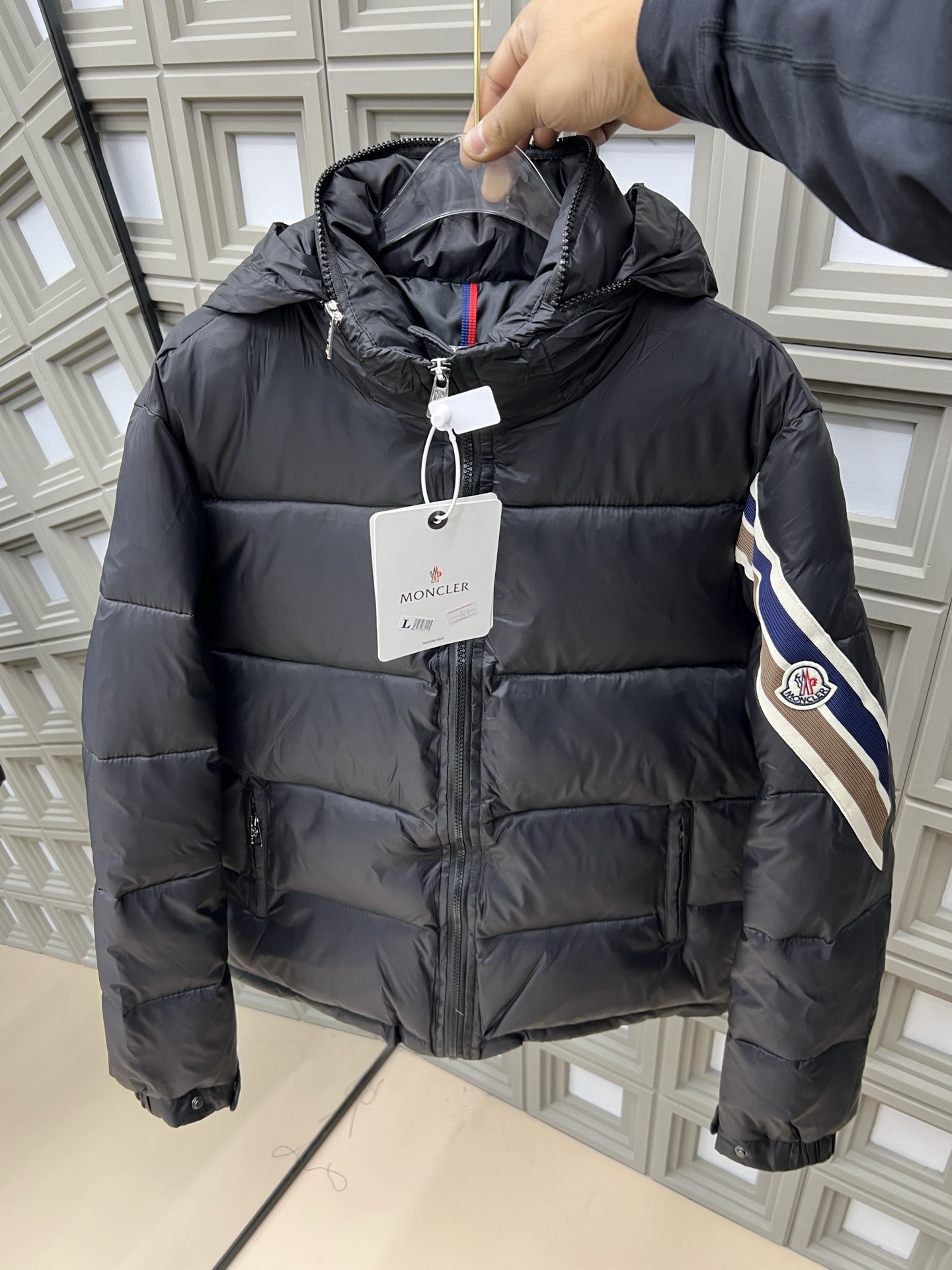 【MONCLER公式 旗艦店】モンクレール ダウンジャケット、ご好評に付き再入荷！