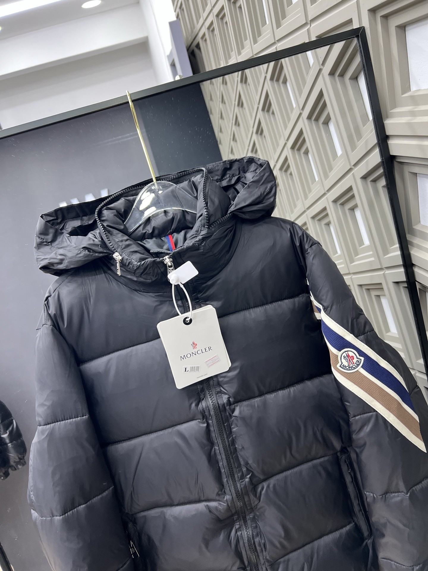 【MONCLER公式 旗艦店】モンクレール ダウンジャケット、ご好評に付き再入荷！