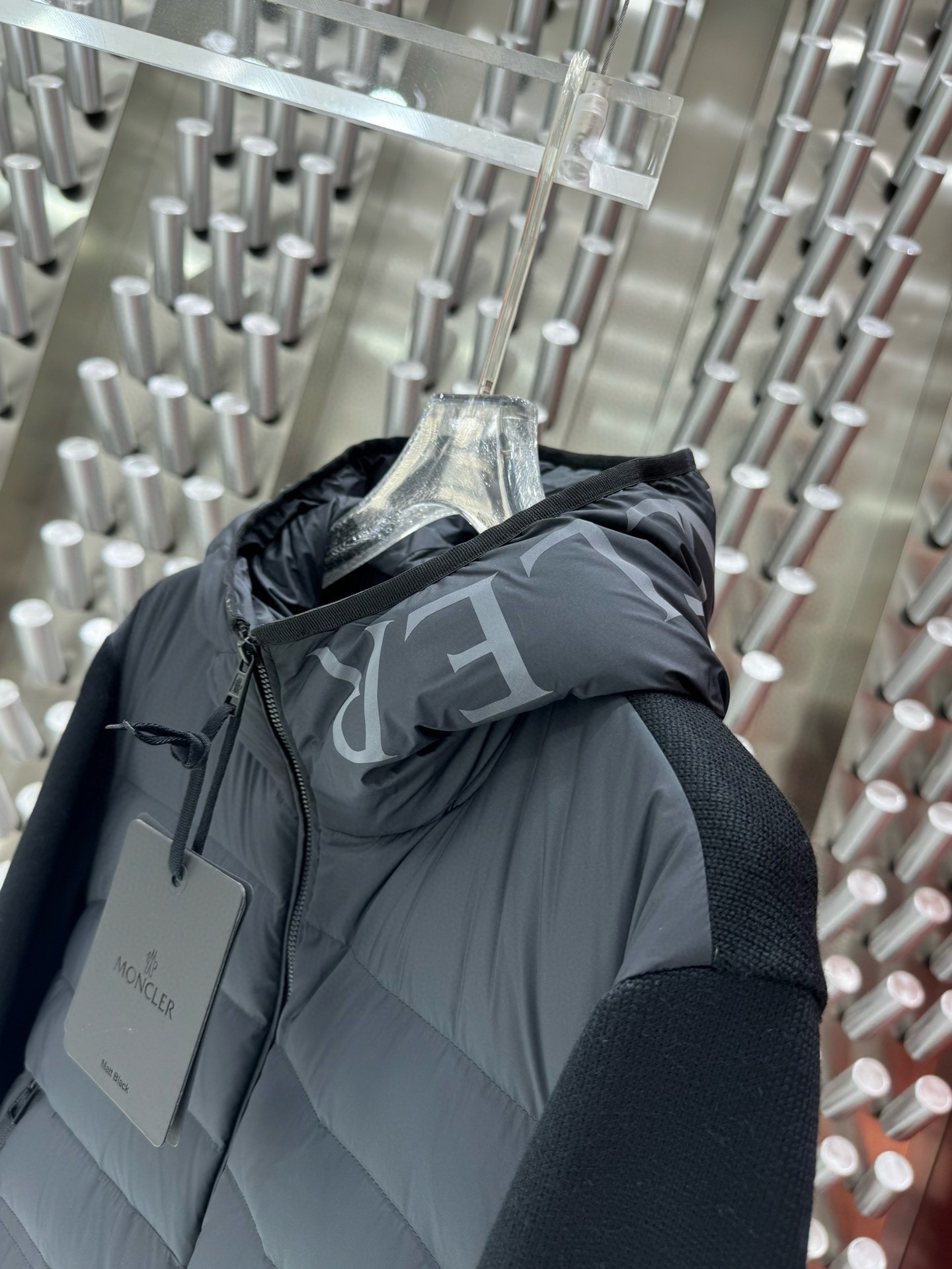 【MONCLER公式 旗艦店】モンクレール ダウンジャケット、ご好評に付き再入荷！