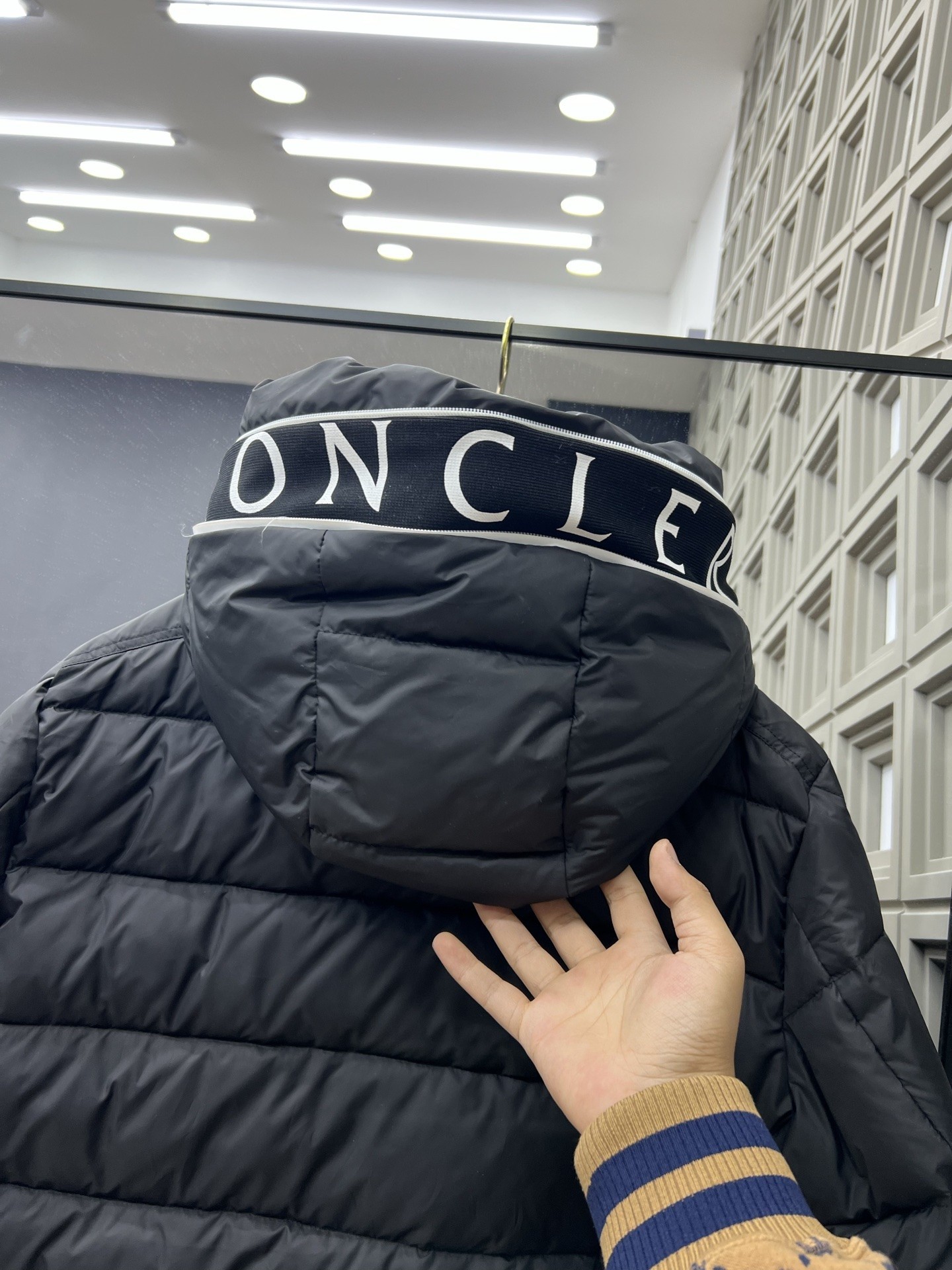 【MONCLER公式 旗艦店】モンクレール ダウンジャケット、ご好評に付き再入荷！