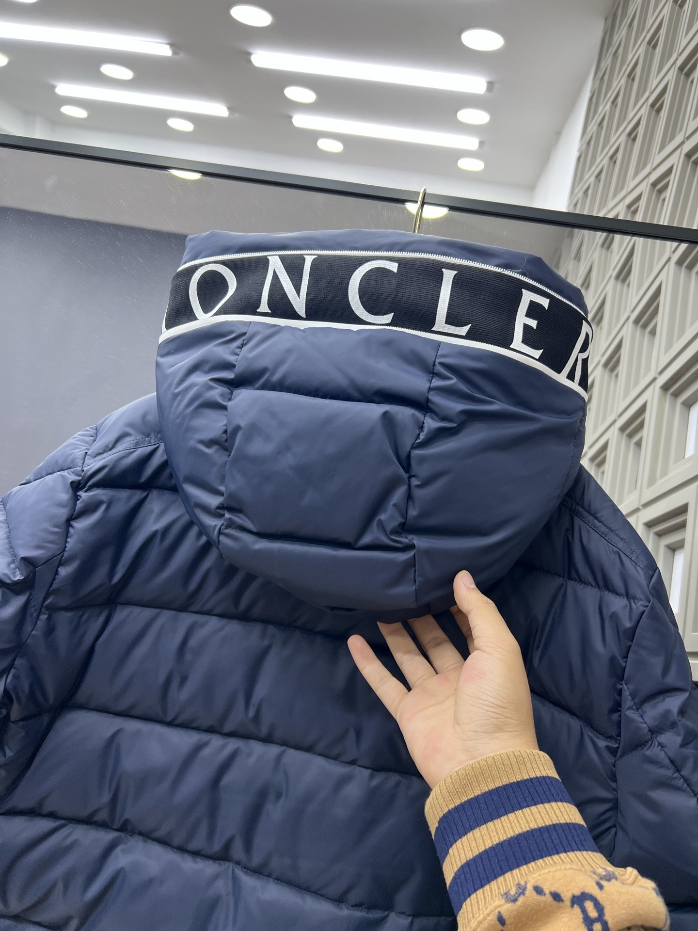 【MONCLER公式 旗艦店】モンクレール ダウンジャケット、ご好評に付き再入荷！