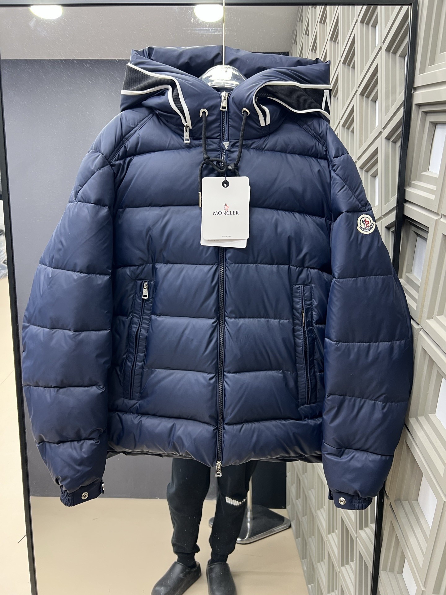 【MONCLER公式 旗艦店】モンクレール ダウンジャケット、ご好評に付き再入荷！