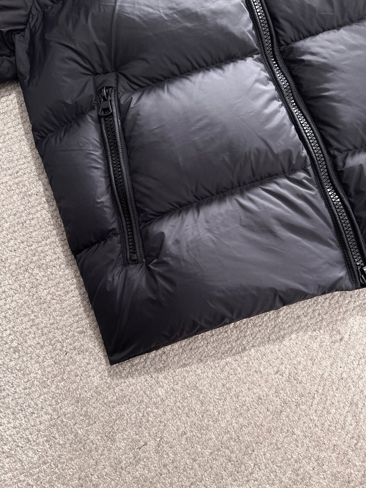 【MONCLER公式 旗艦店】モンクレール ダウンジャケット、ご好評に付き再入荷！