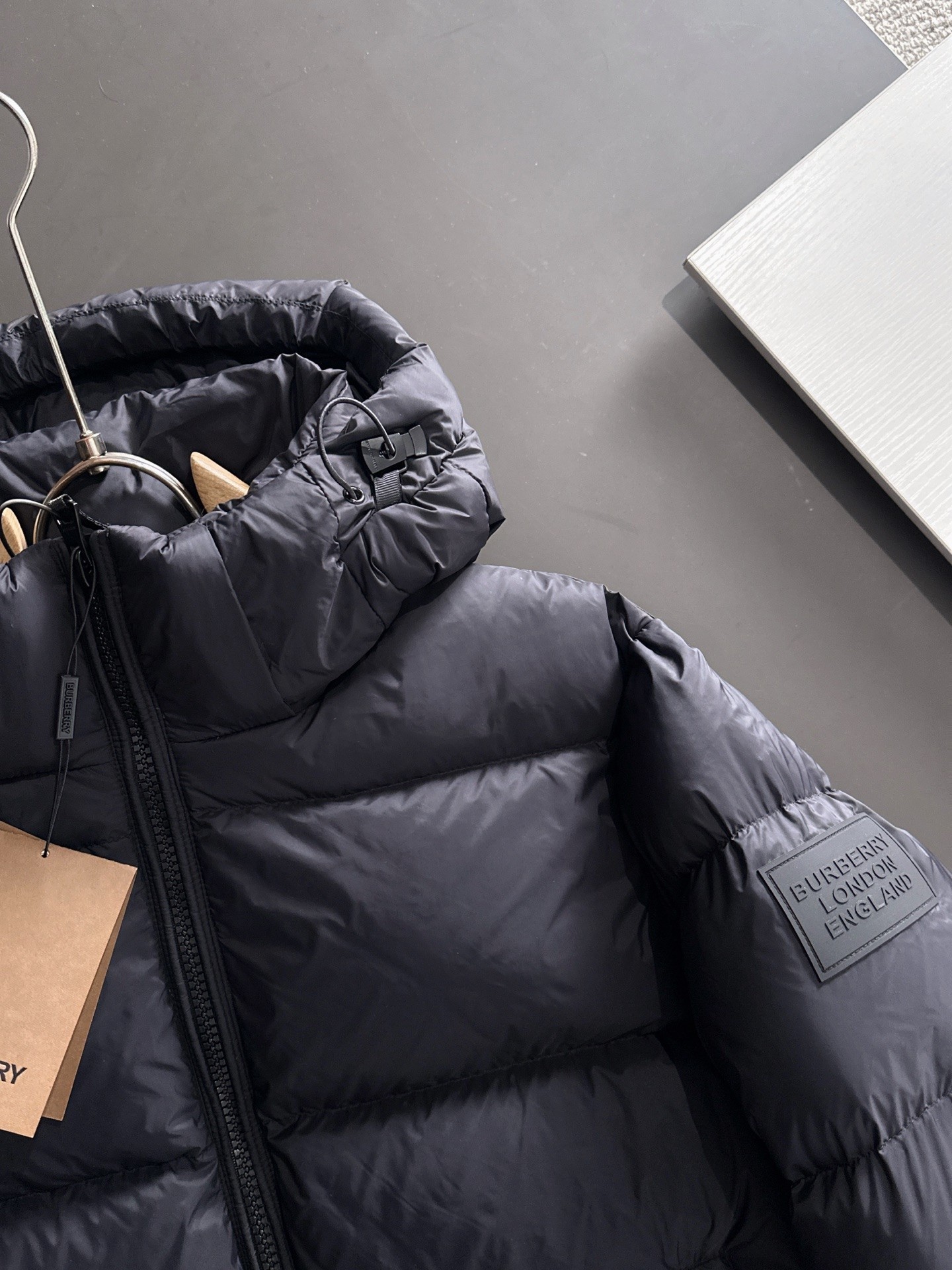 【MONCLER公式 旗艦店】モンクレール ダウンジャケット、ご好評に付き再入荷！