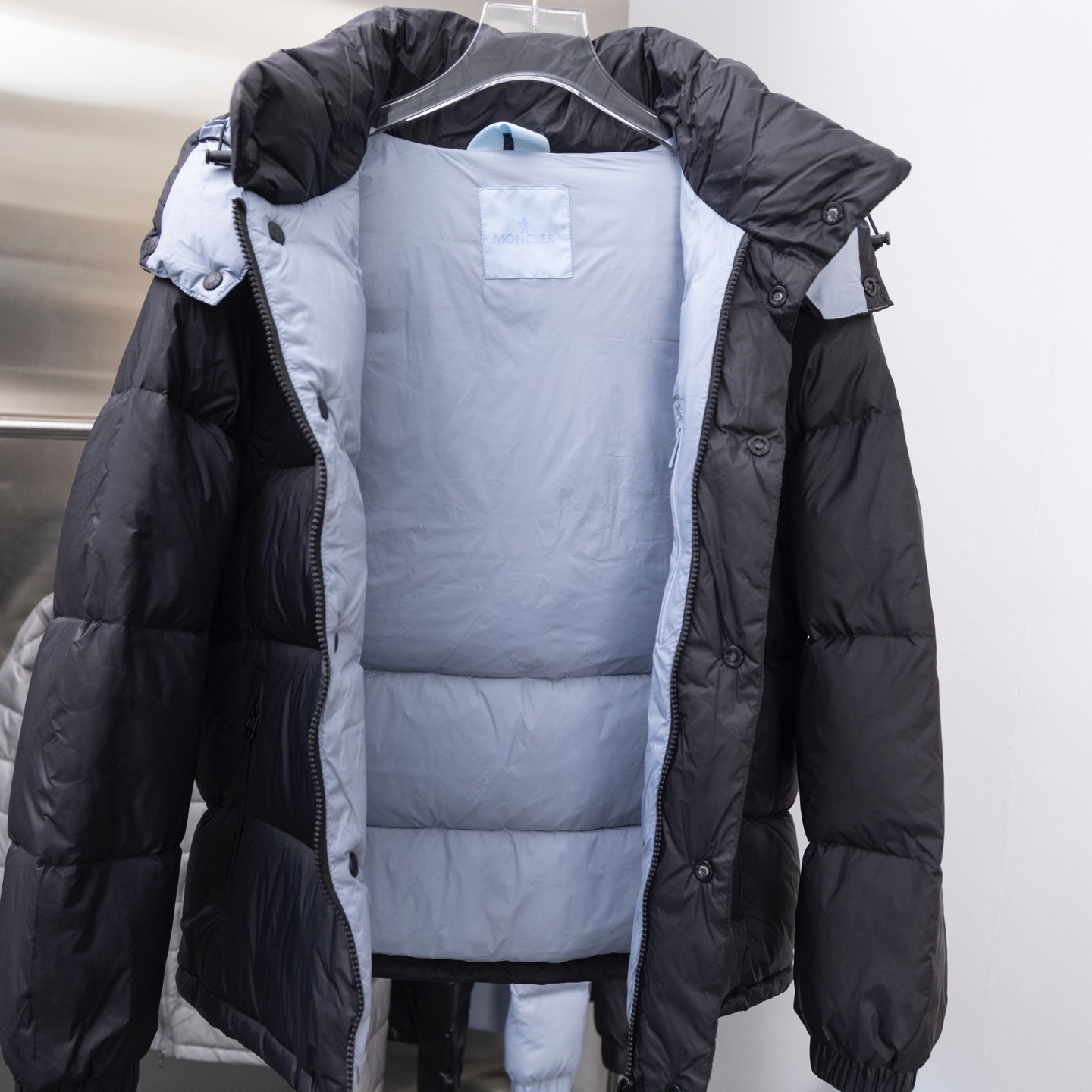 【MONCLER公式 旗艦店】モンクレール ダウンジャケット、ご好評に付き再入荷！