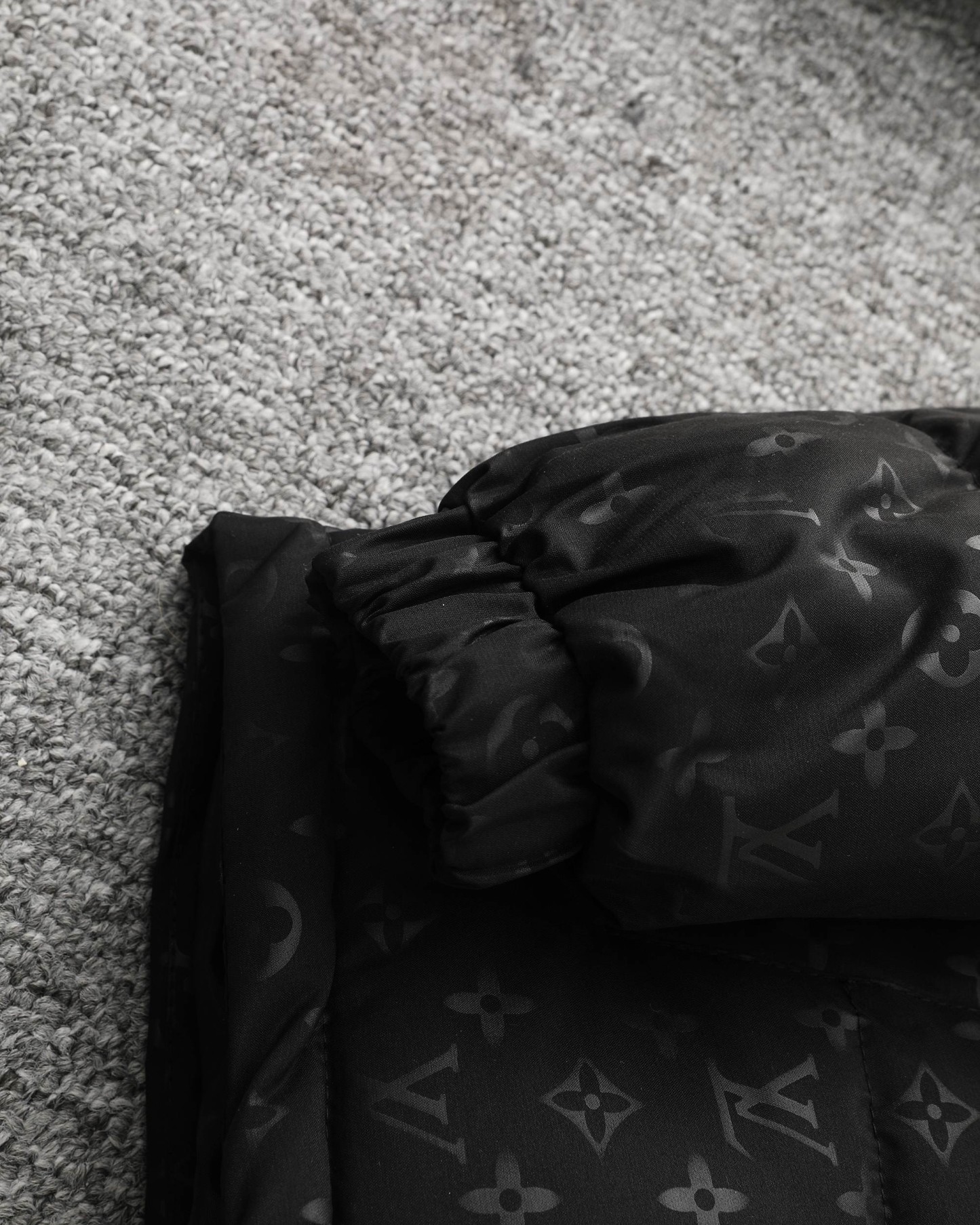 【LOUIS VUITTON旗艦店】ルイヴィトン ダウンジャケット ご好評に付き再入荷！