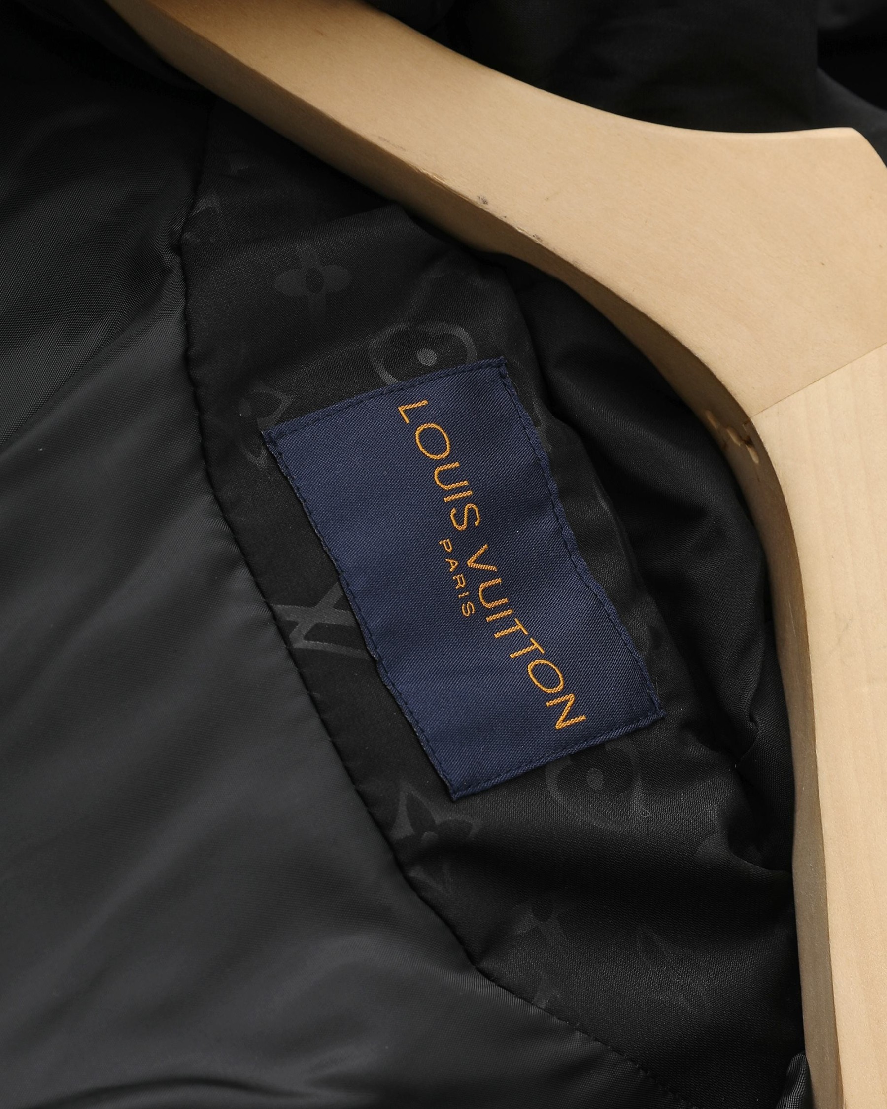 【LOUIS VUITTON旗艦店】ルイヴィトン ダウンジャケット ご好評に付き再入荷！