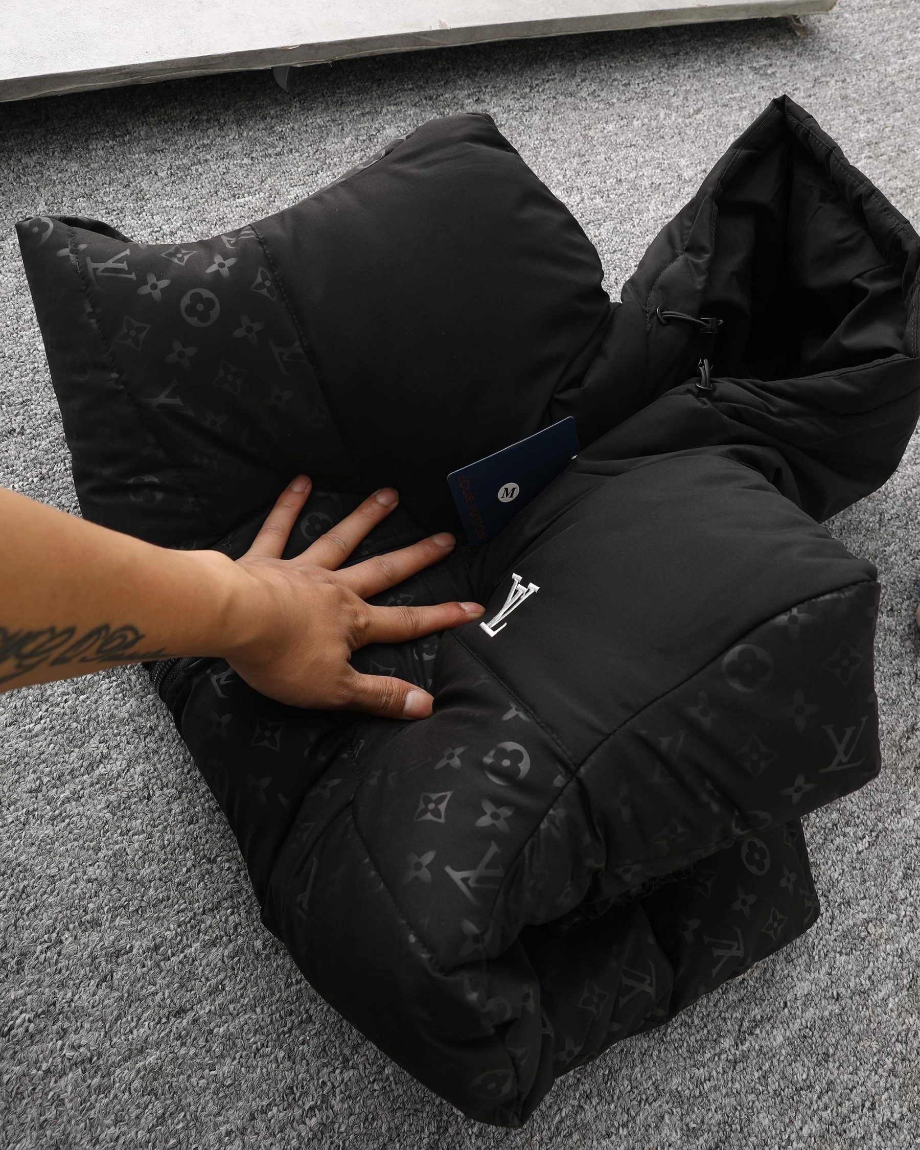 【LOUIS VUITTON旗艦店】ルイヴィトン ダウンジャケット ご好評に付き再入荷！