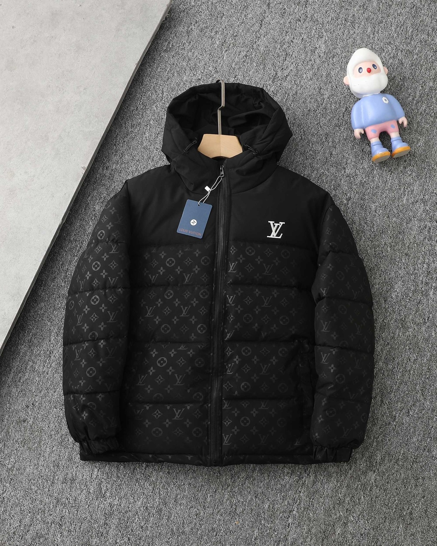 【LOUIS VUITTON旗艦店】ルイヴィトン ダウンジャケット ご好評に付き再入荷！