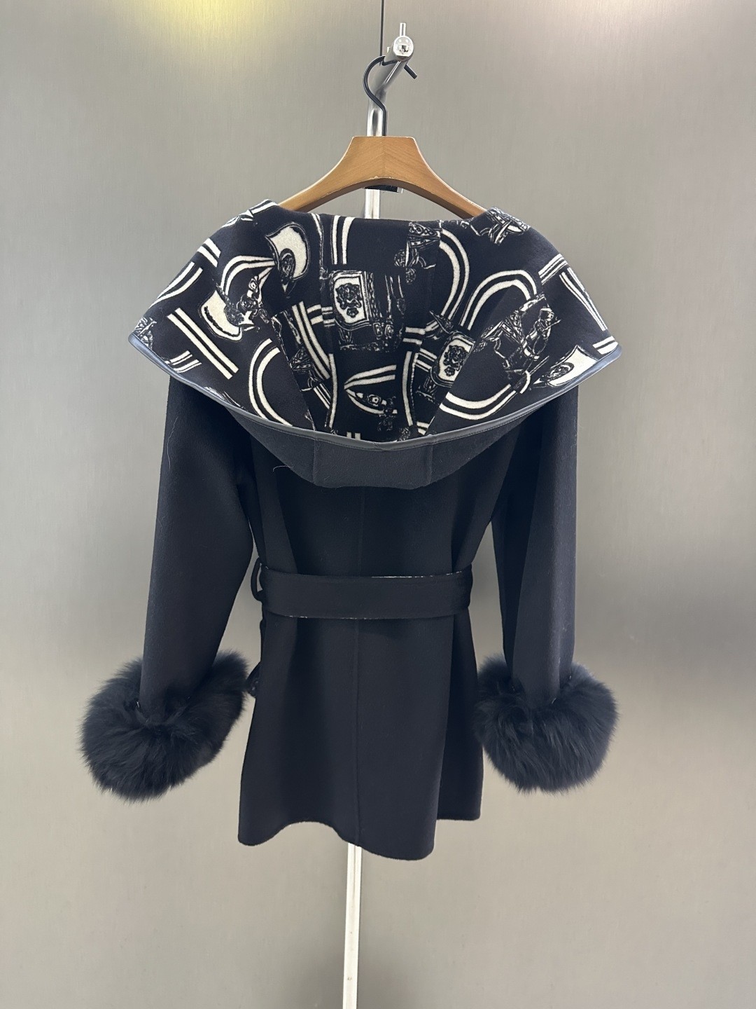 【HERMES旗艦店】エルメス オーバーコート ご好評に付き再入荷！