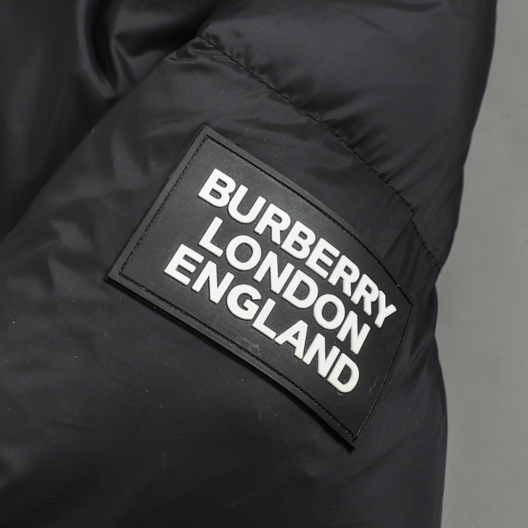 【BUREERRY旗艦店】（バーバリー）着脱式ダウンジャケット、ご好評に付き再入荷！！