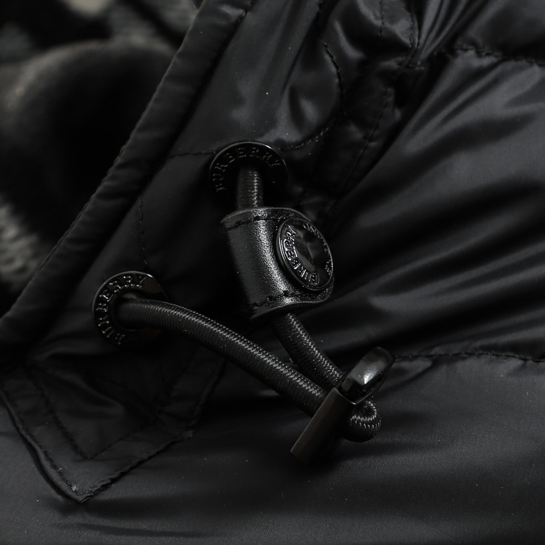 【BUREERRY旗艦店】（バーバリー）着脱式ダウンジャケット、ご好評に付き再入荷！！