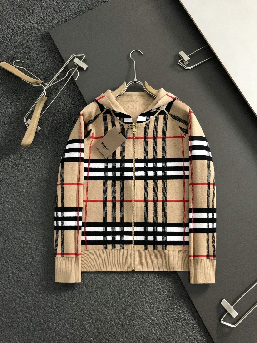 【BURBERRY旗艦店】バーバリー セーター ご好評に付き再入荷！