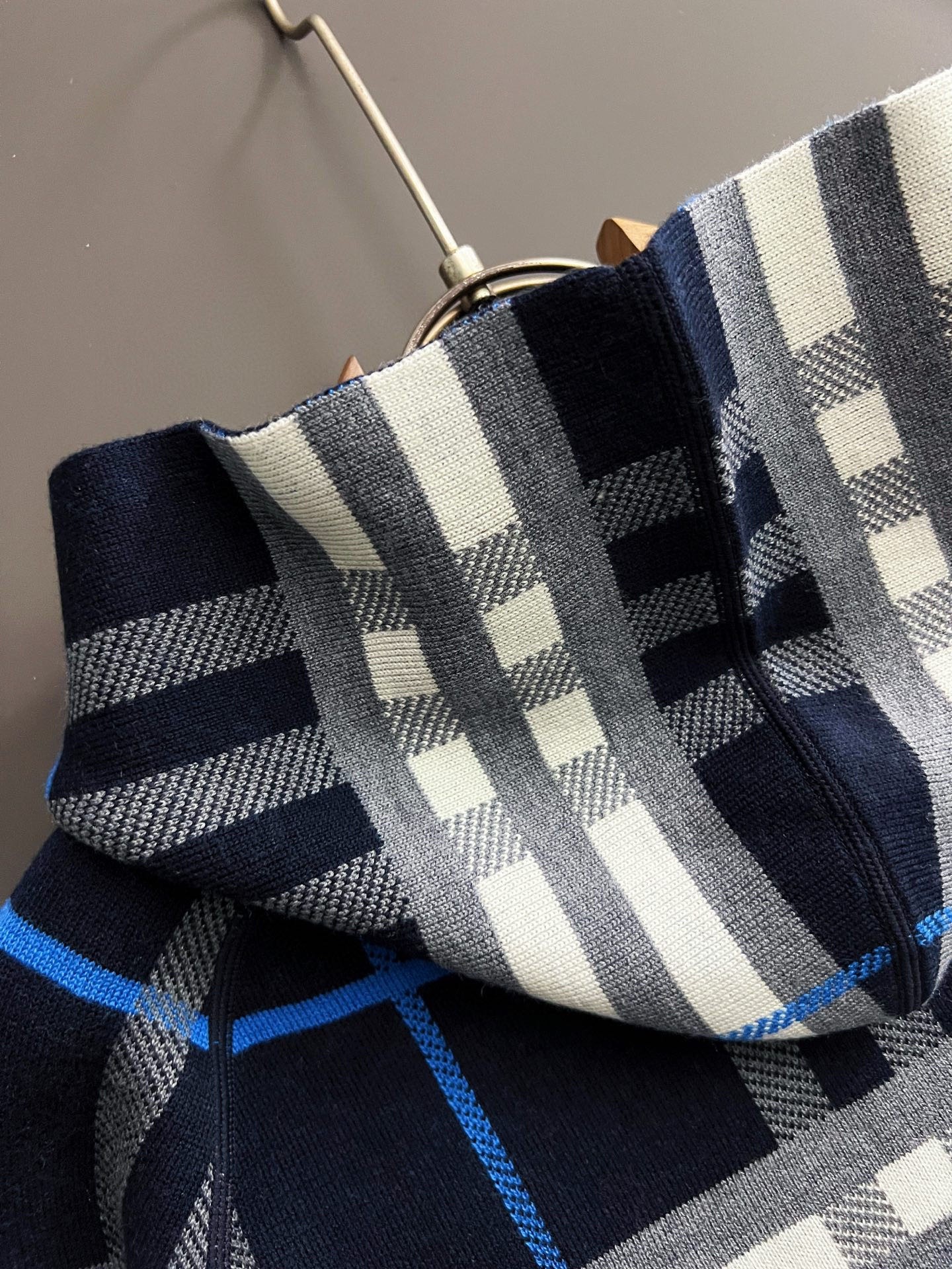 【BURBERRY旗艦店】バーバリー セーター ご好評に付き再入荷！