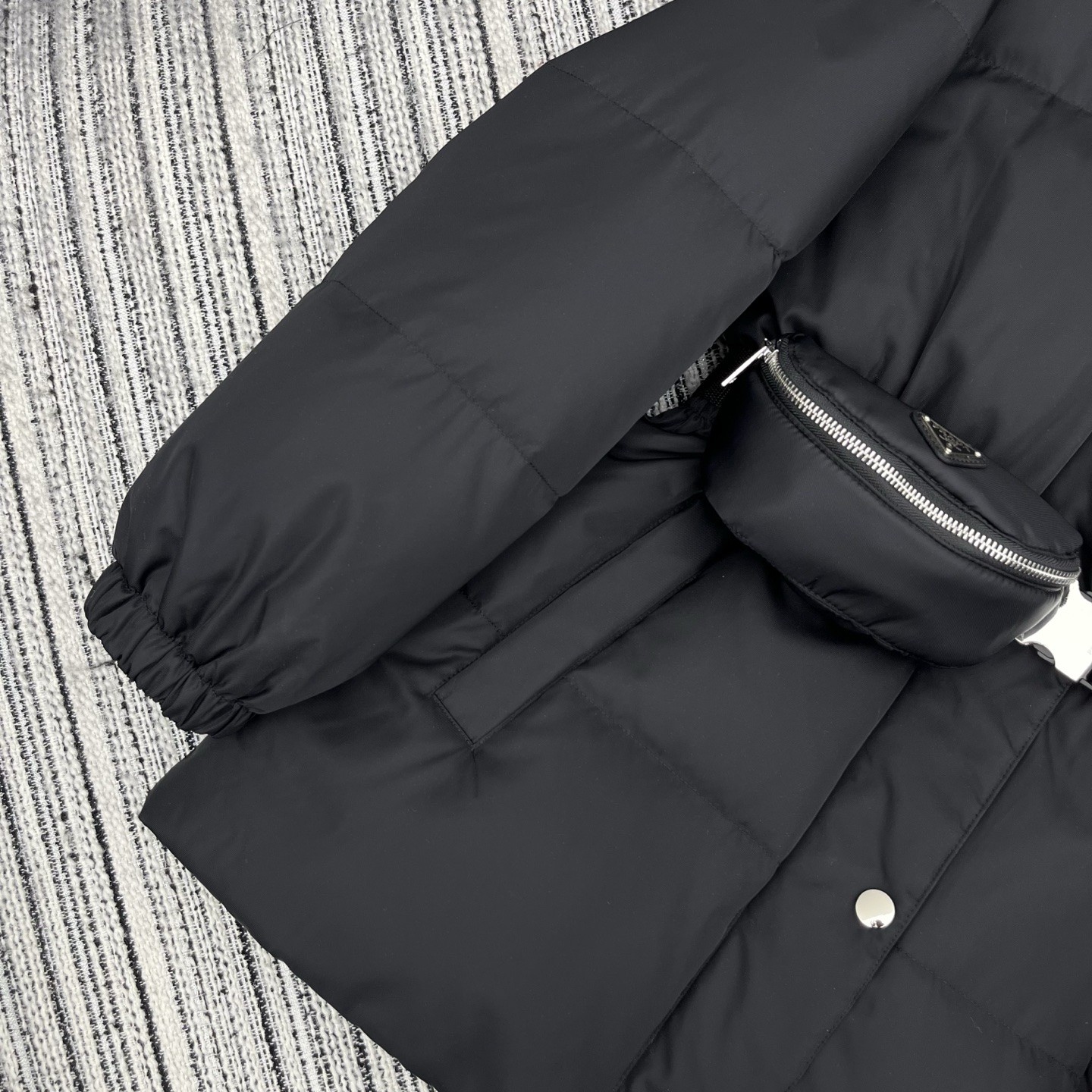 【PRADA旗艦店】ダウンジャケット、ご好評に付き再入荷！