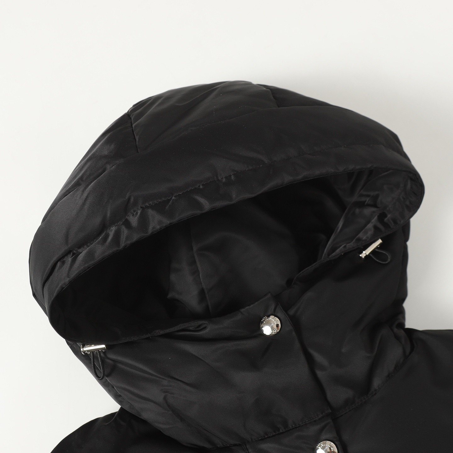 【PRADA旗艦店】ダウンジャケット、ご好評に付き再入荷！