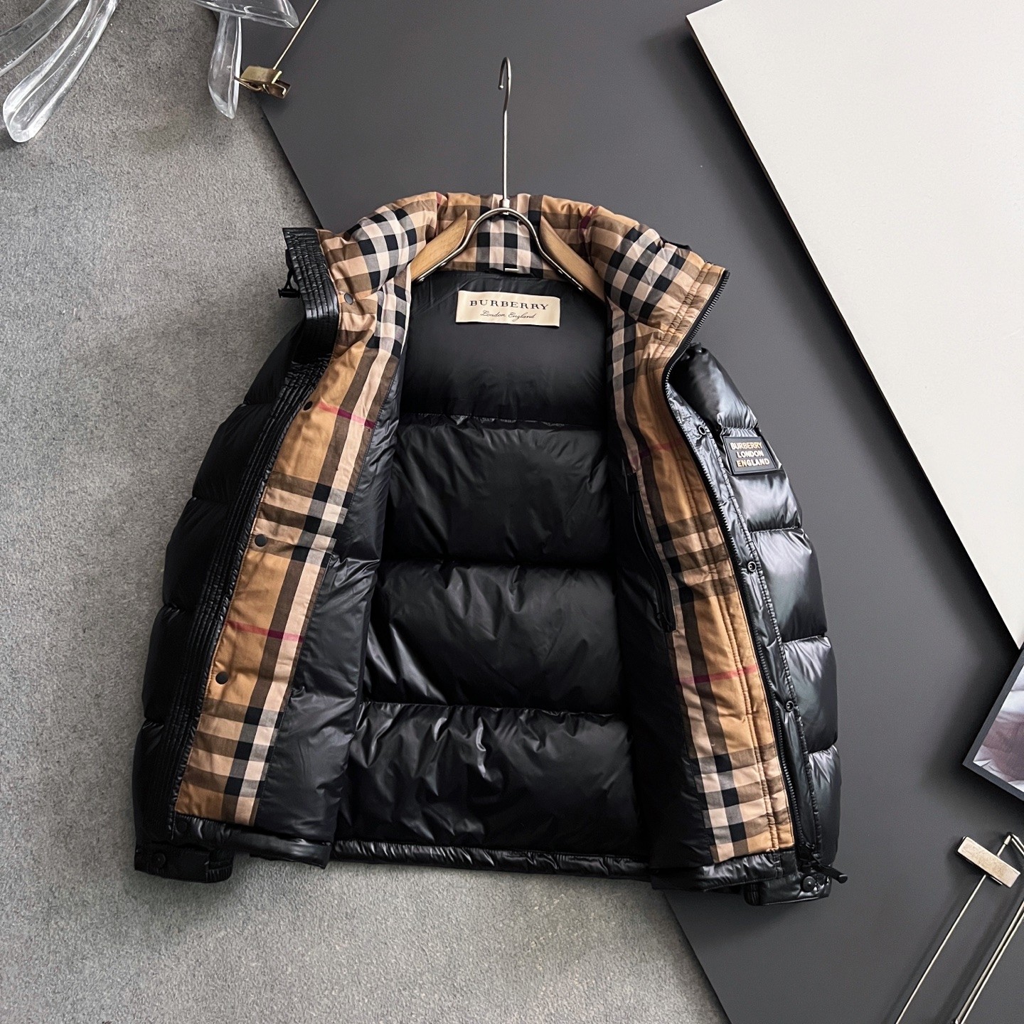 【BUREERRY旗艦店】（バーバリー）ダウンジャケット、ご好評に付き再入荷！！