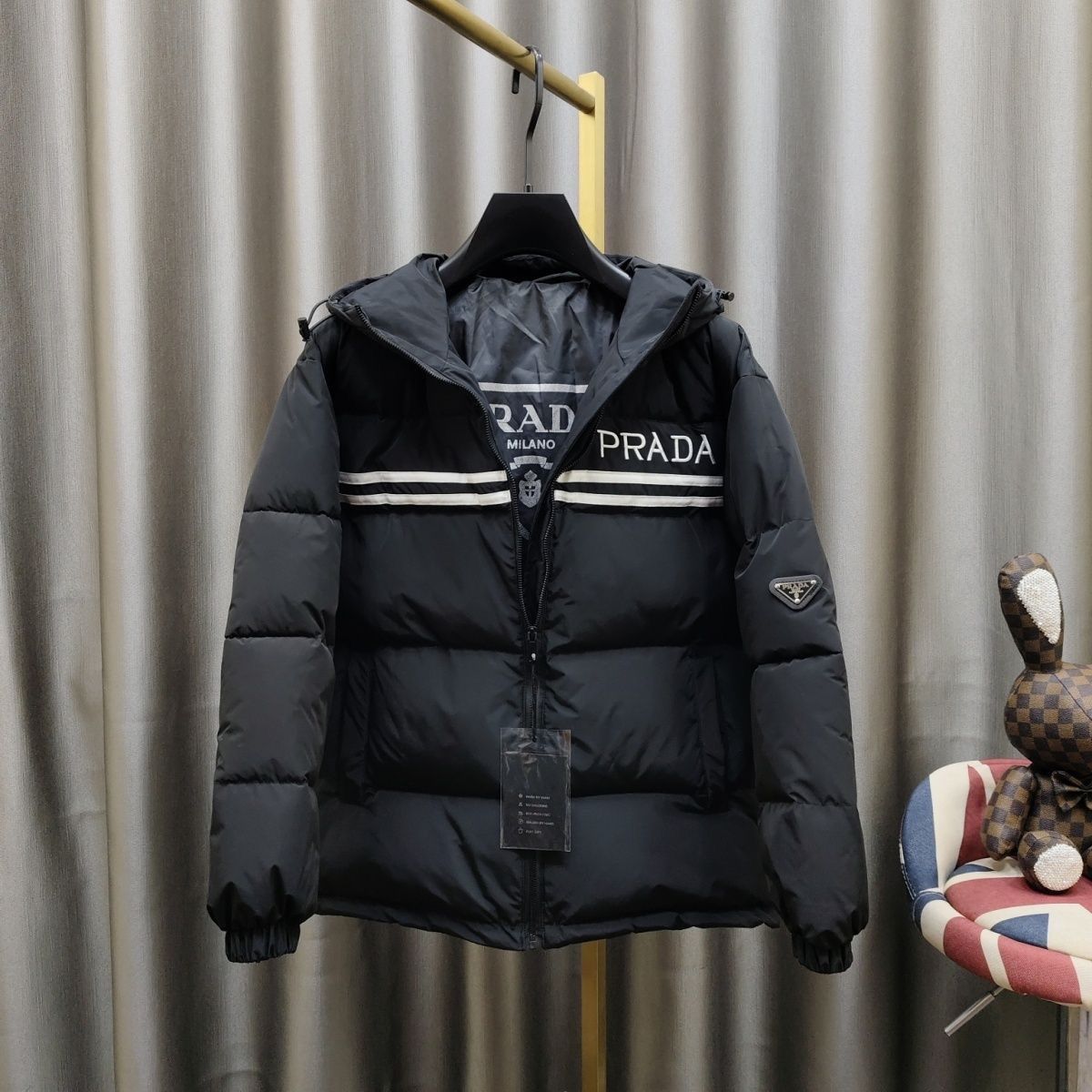 【PRADA旗艦店】プラダ ダウンジャケット ご好評に付き再入荷！