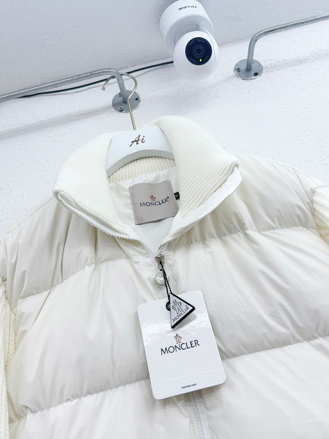 【MONCLER 公式旗艦店】モンクレール ダウンジャケットご好評に付き再入荷！