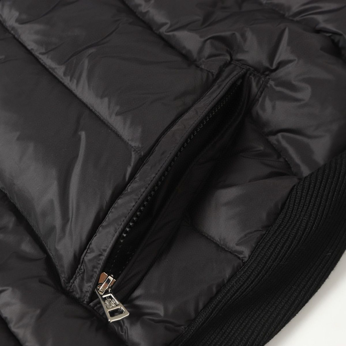 【MONCLER公式 旗艦店】モンクレール ダウンジャケット、ご好評に付き再入荷！