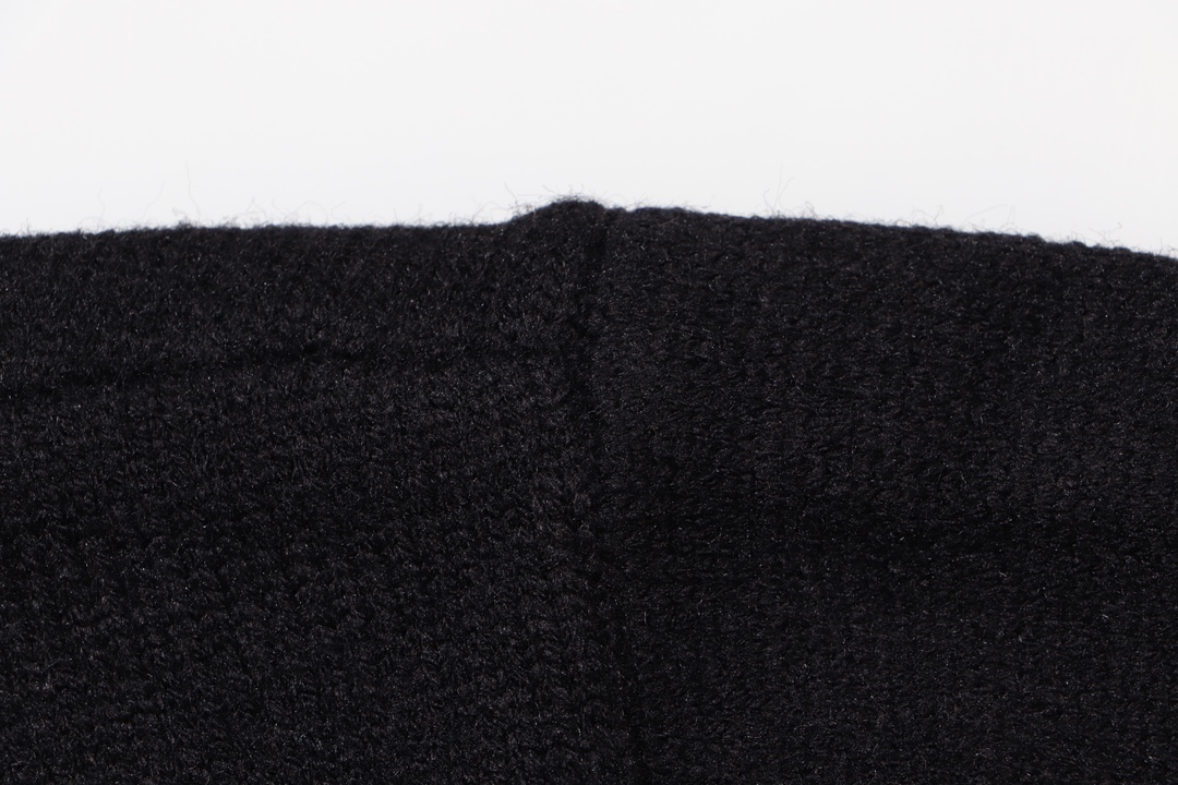 【PRADA 公式旗艦店】プラダ セーター好評に付き再入荷！ 241031