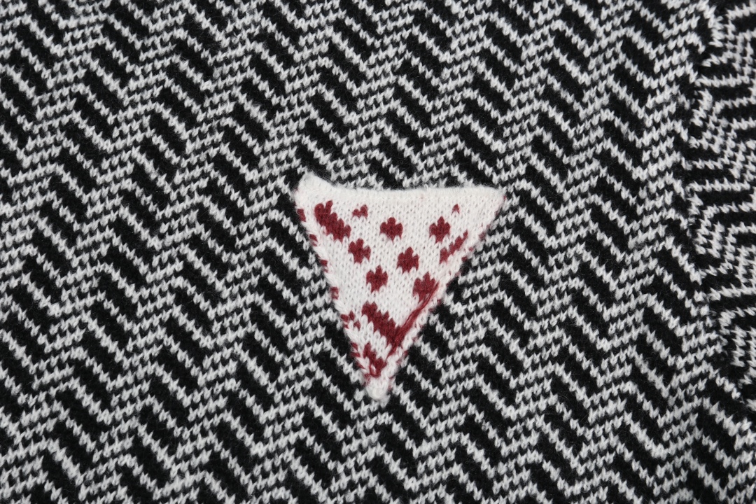 【PRADA 公式旗艦店】プラダ セーター好評に付き再入荷！ 241031