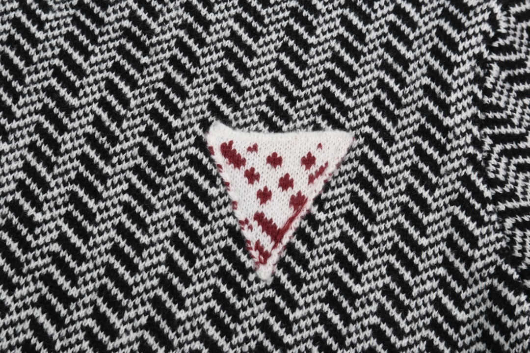 【PRADA 公式旗艦店】プラダ セーター好評に付き再入荷！ 241031