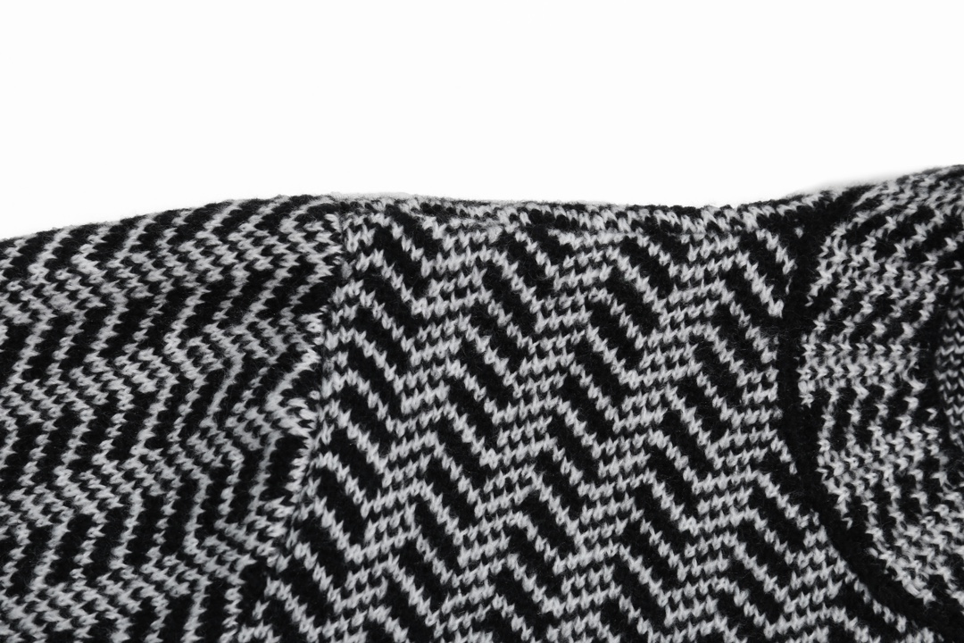 【PRADA 公式旗艦店】プラダ セーター好評に付き再入荷！ 241031