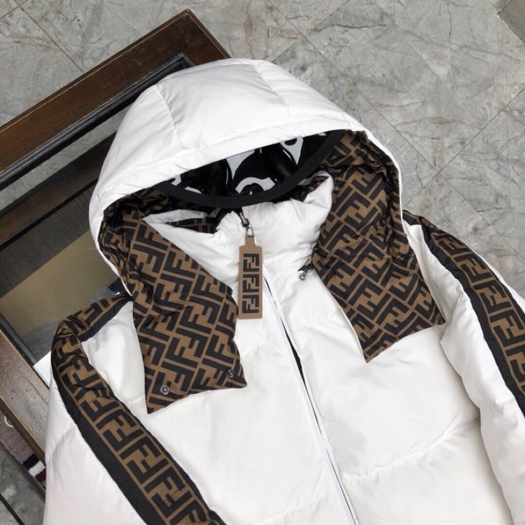 FENDI（フェンディ） ダウンジャケット