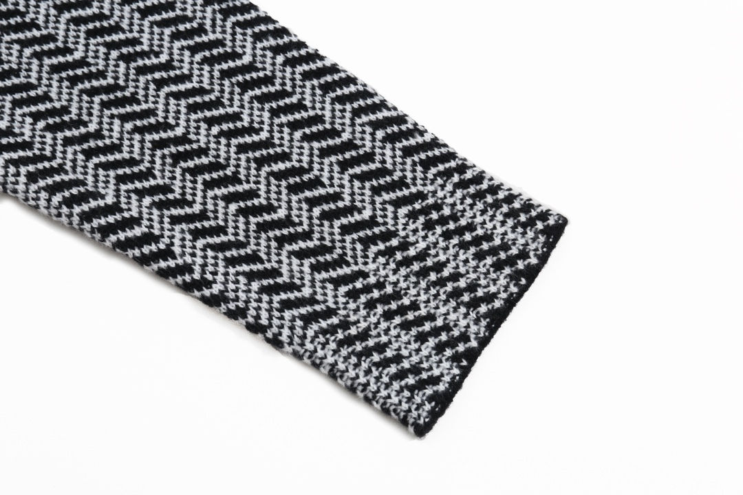 【PRADA 公式旗艦店】プラダ セーター好評に付き再入荷！ 241031