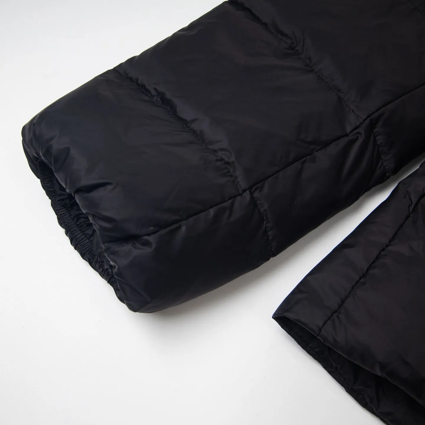 【MONCLER公式 旗艦店】モンクレール ダウンジャケット、ご好評に付き再入荷！