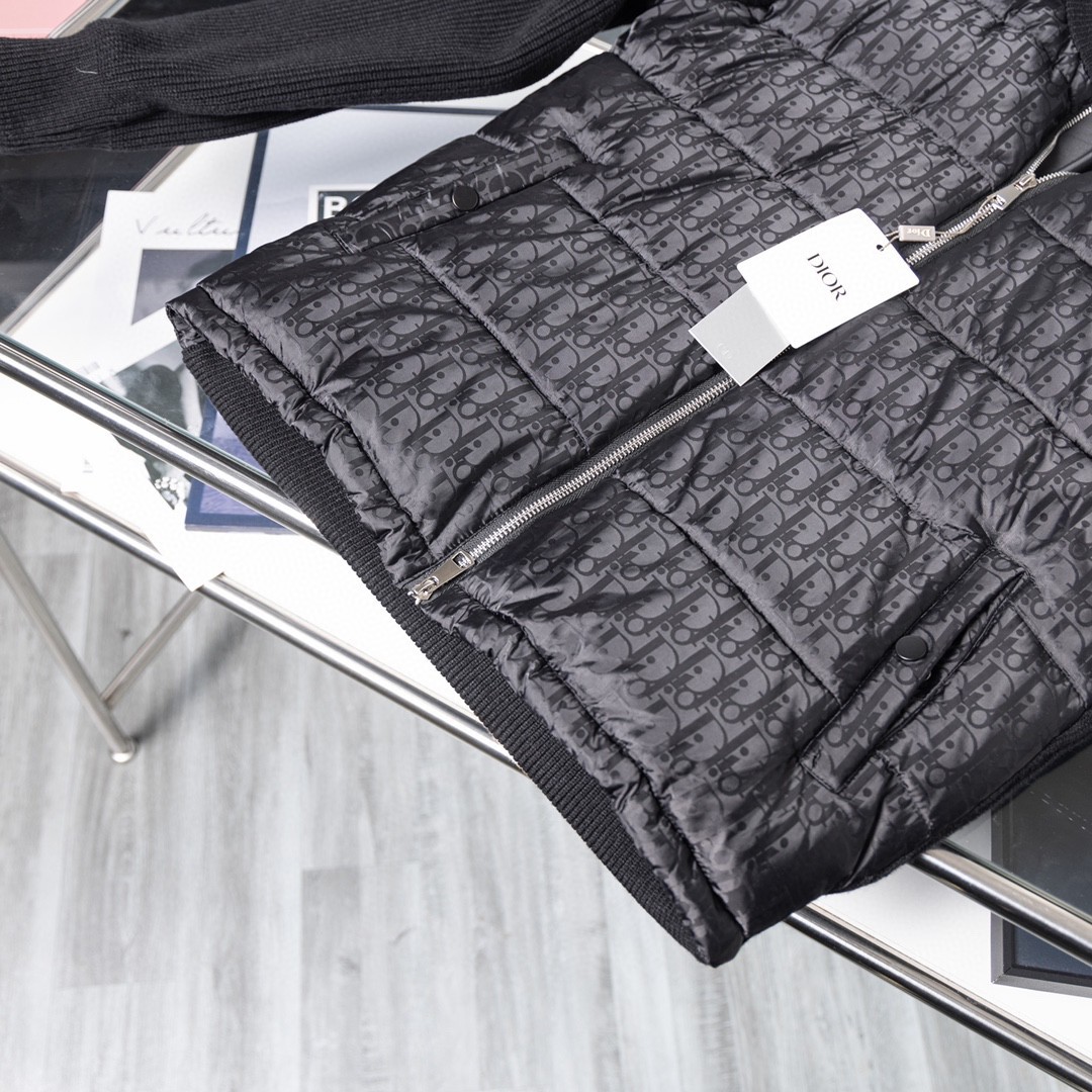 【DIOR公式 旗艦店】（ディオール ） ダウンジャケット、ご好評に付き再入荷！