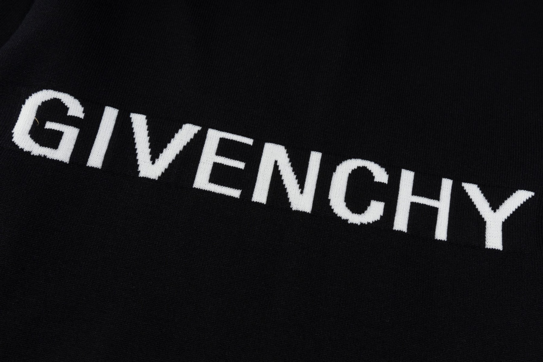 【GIVENCHY旗艦店】ジバンシー セーター ご好評に付き再入荷！