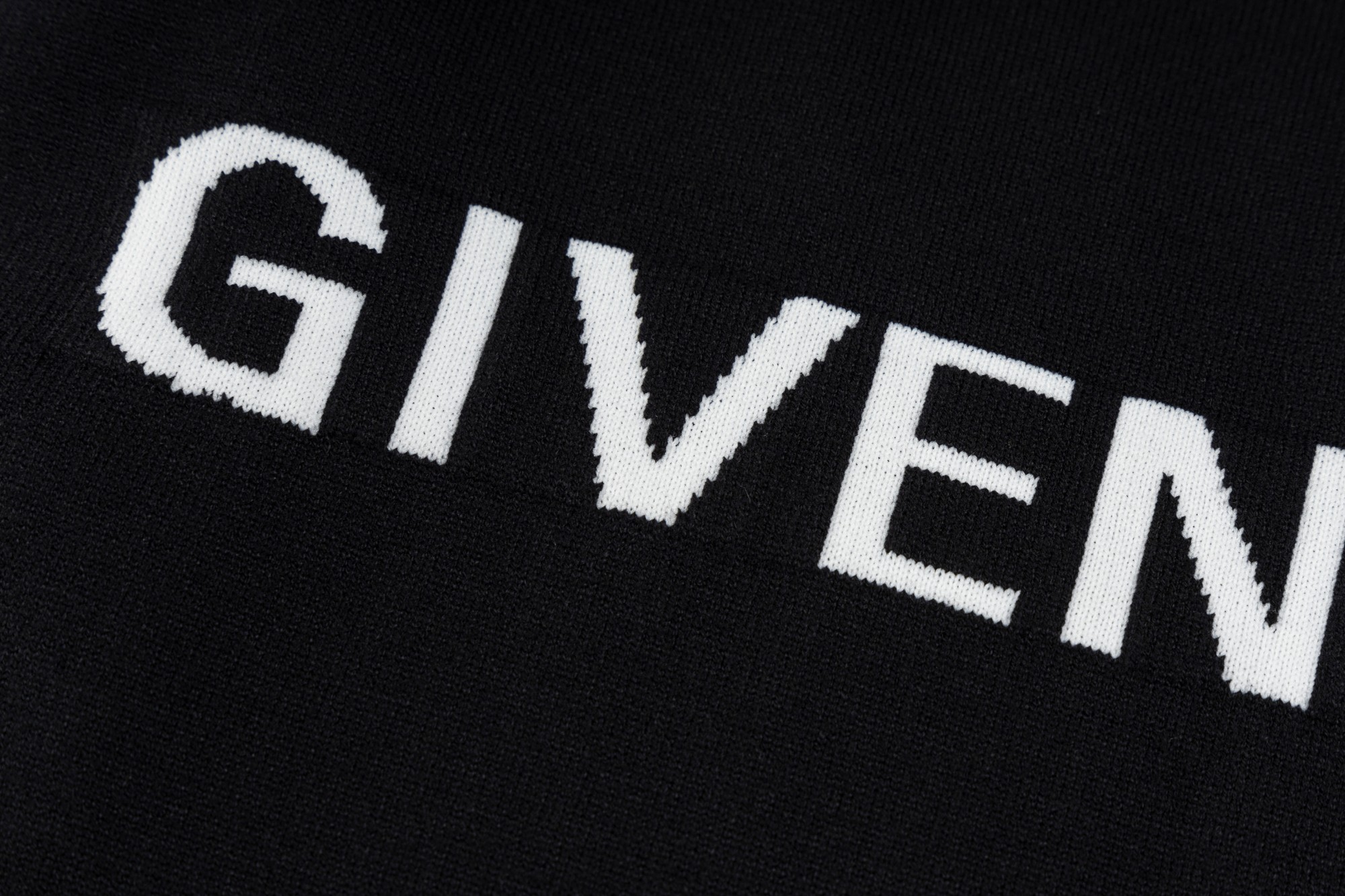 【GIVENCHY旗艦店】ジバンシー セーター ご好評に付き再入荷！