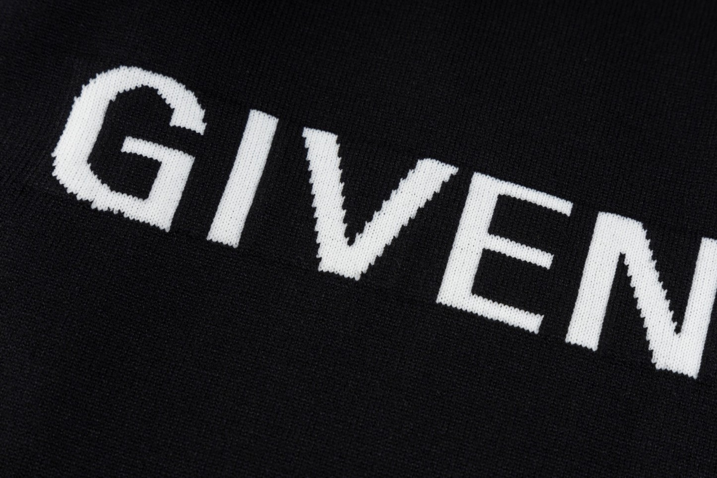 【GIVENCHY旗艦店】ジバンシー セーター ご好評に付き再入荷！