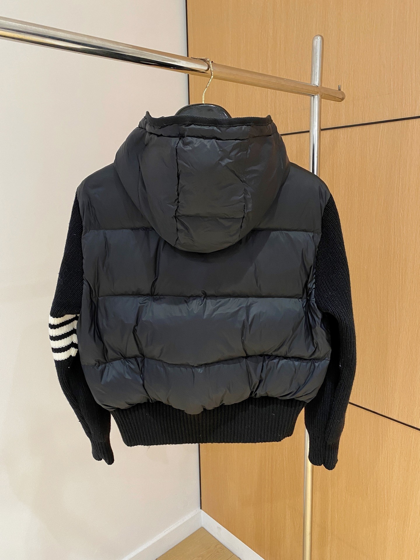 【MONCLER 公式旗艦店】モンクレール ダウンジャケット ご好評に付き再入荷！