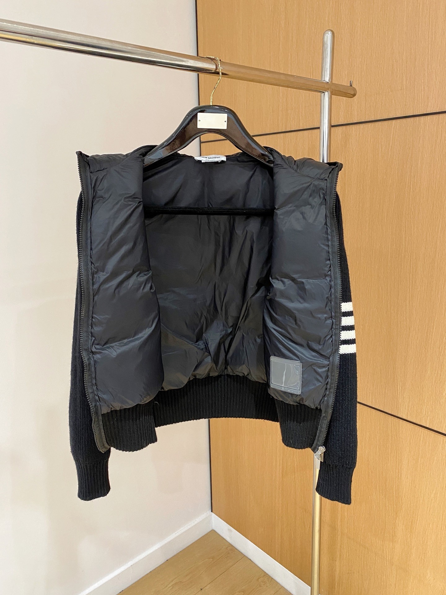 【MONCLER 公式旗艦店】モンクレール ダウンジャケット ご好評に付き再入荷！