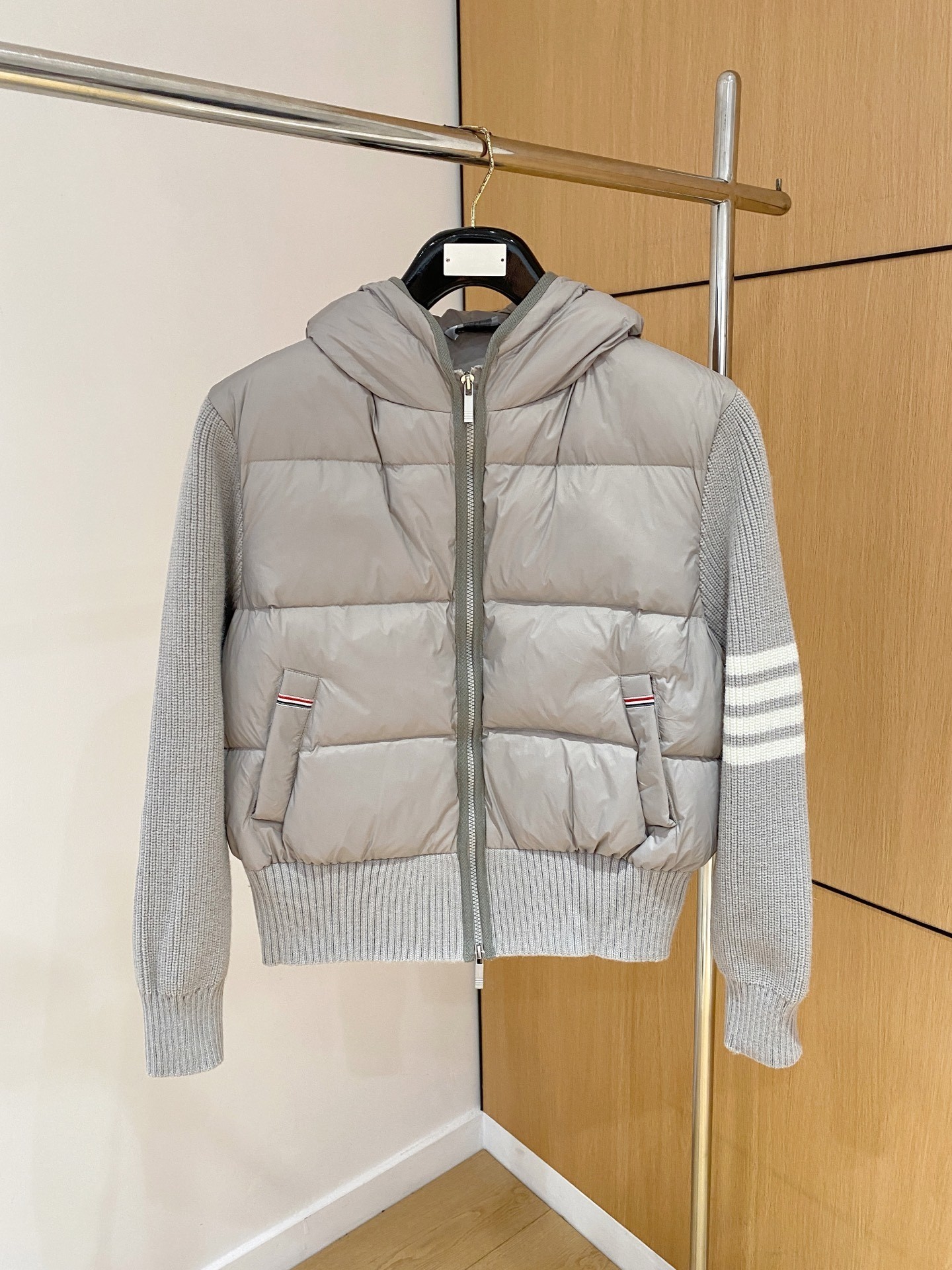 【MONCLER 公式旗艦店】モンクレール ダウンジャケット ご好評に付き再入荷！