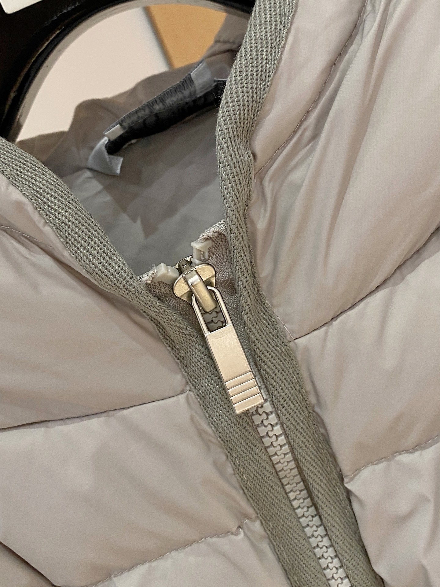 【MONCLER 公式旗艦店】モンクレール ダウンジャケット ご好評に付き再入荷！