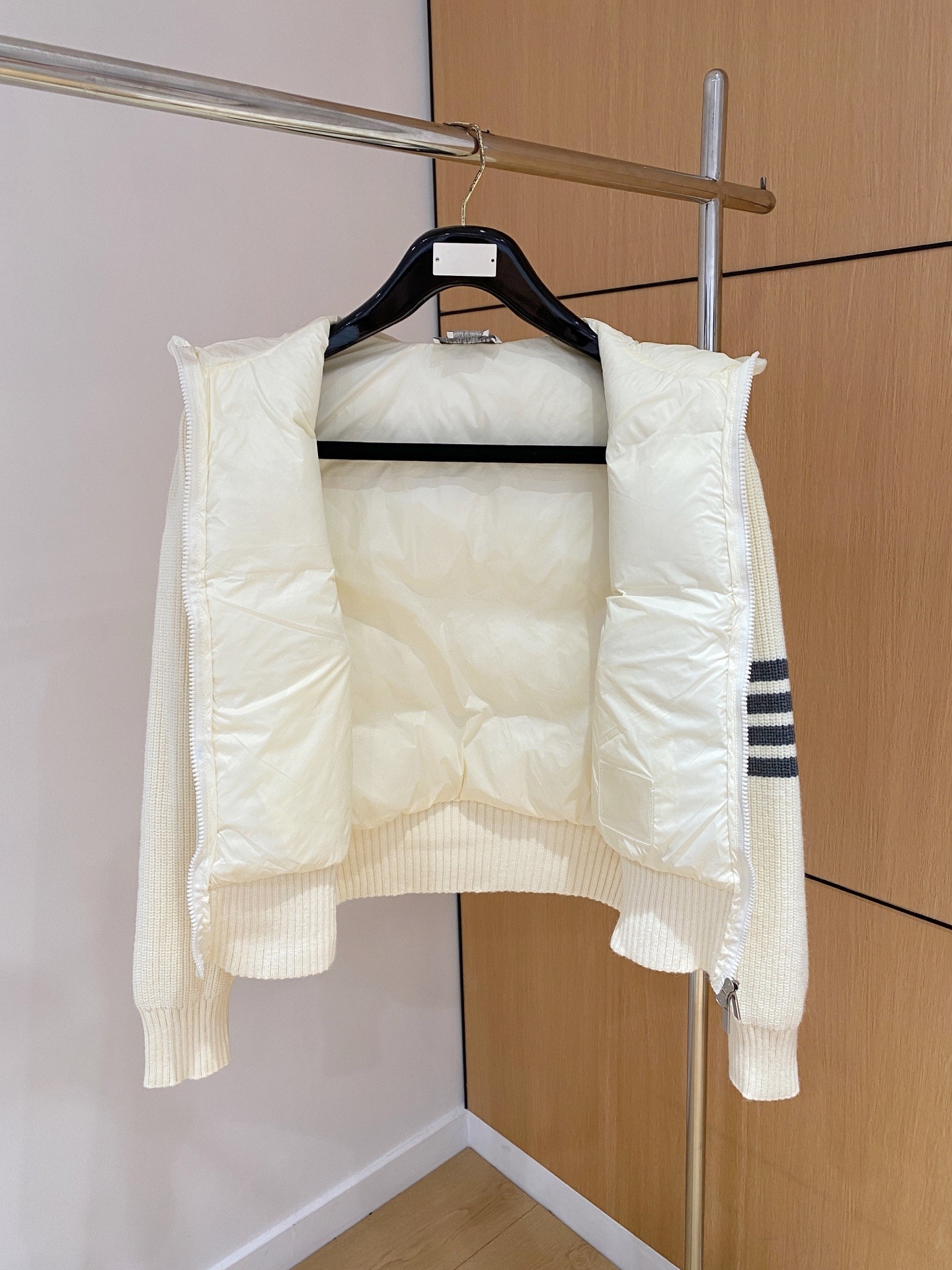 【MONCLER 公式旗艦店】モンクレール ダウンジャケット ご好評に付き再入荷！