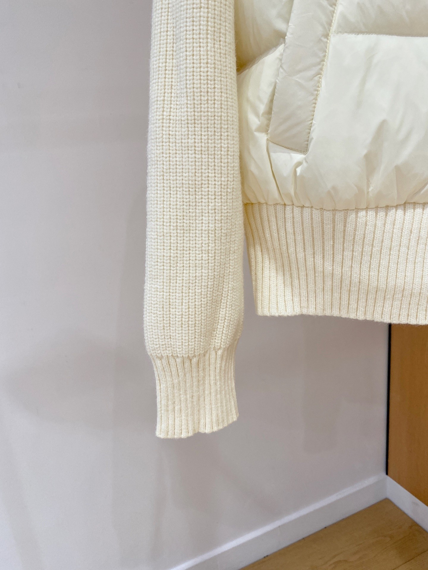 【MONCLER 公式旗艦店】モンクレール ダウンジャケット ご好評に付き再入荷！