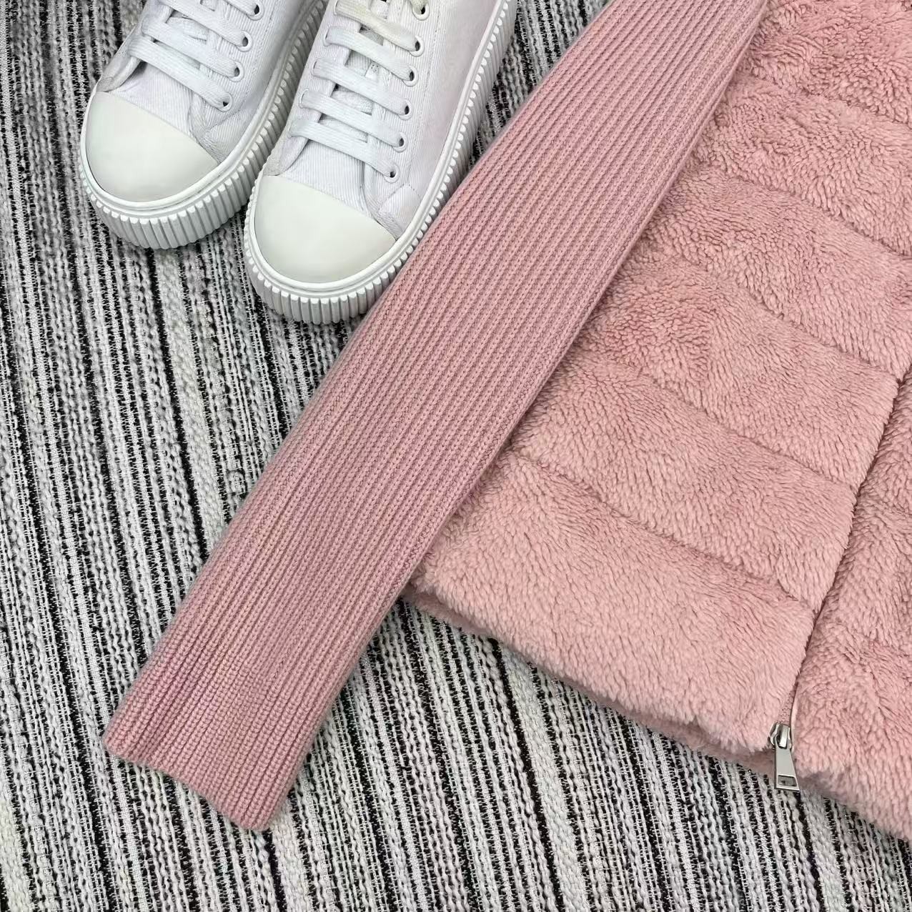 【MONCLER 公式旗艦店】モンクレール ダウンジャケット ご好評に付き再入荷！