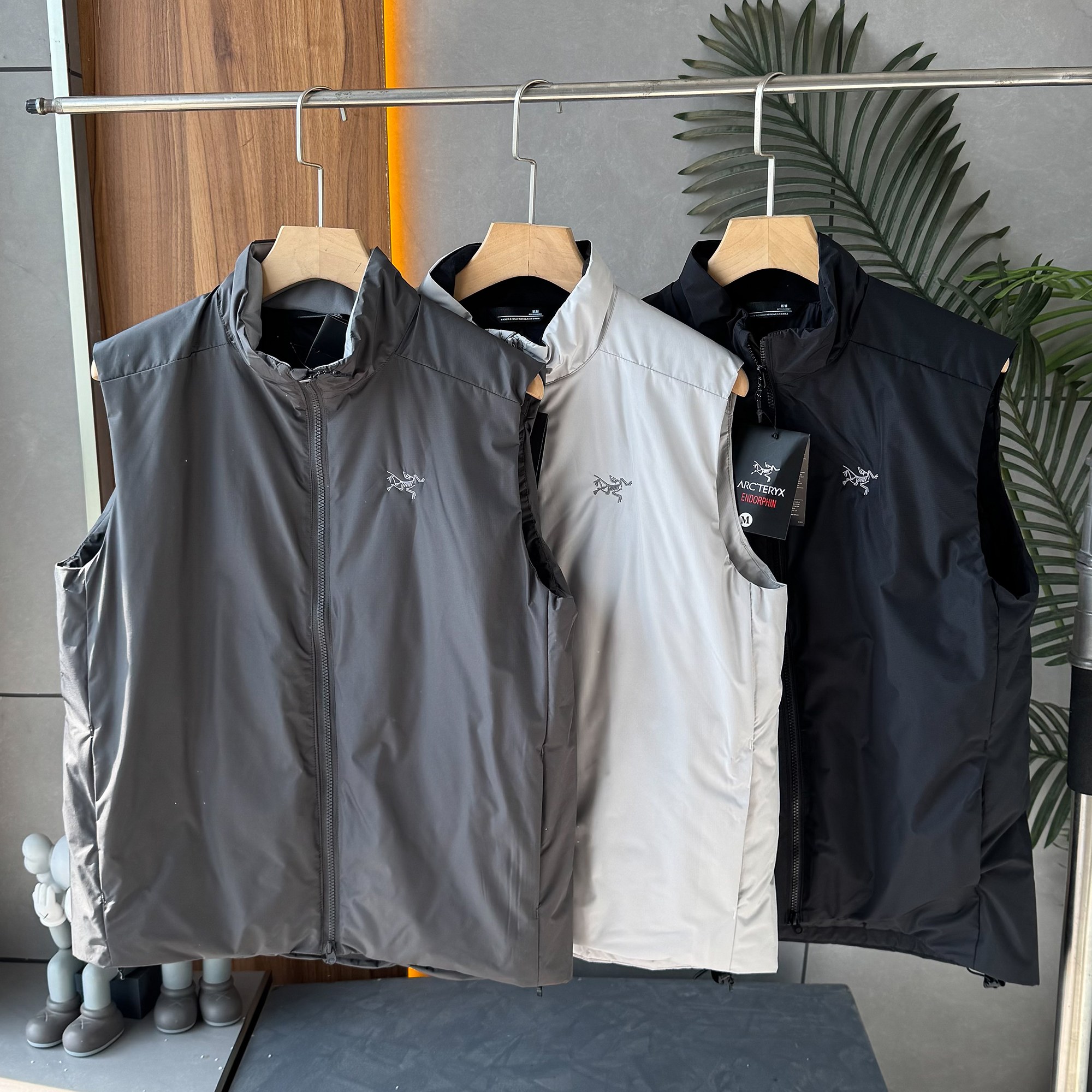 【ARC'TERYX旗艦店】ダウンベスト 男女兼用 ご好評に付き再入荷！