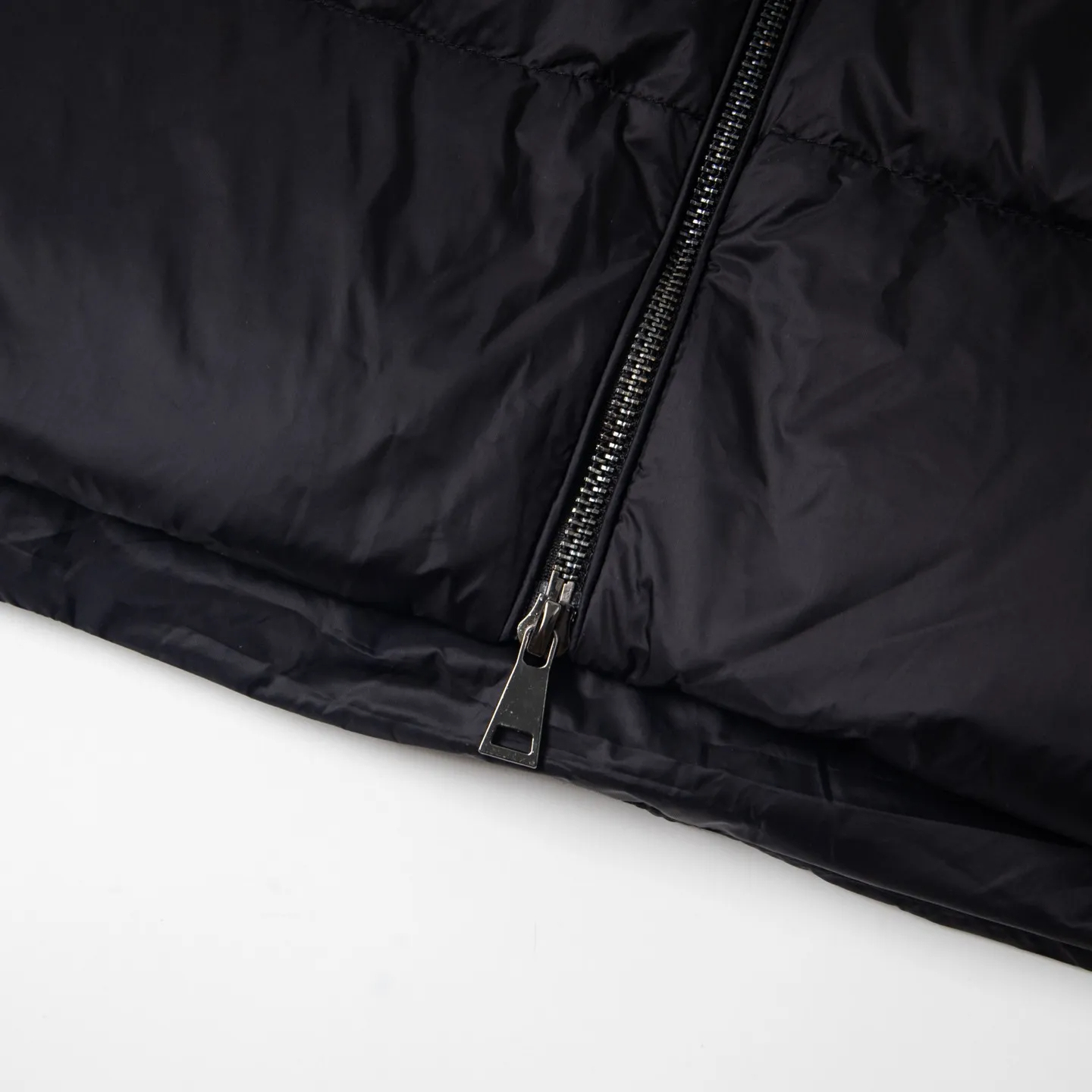 【MONCLER公式 旗艦店】モンクレール ダウンジャケット、ご好評に付き再入荷！